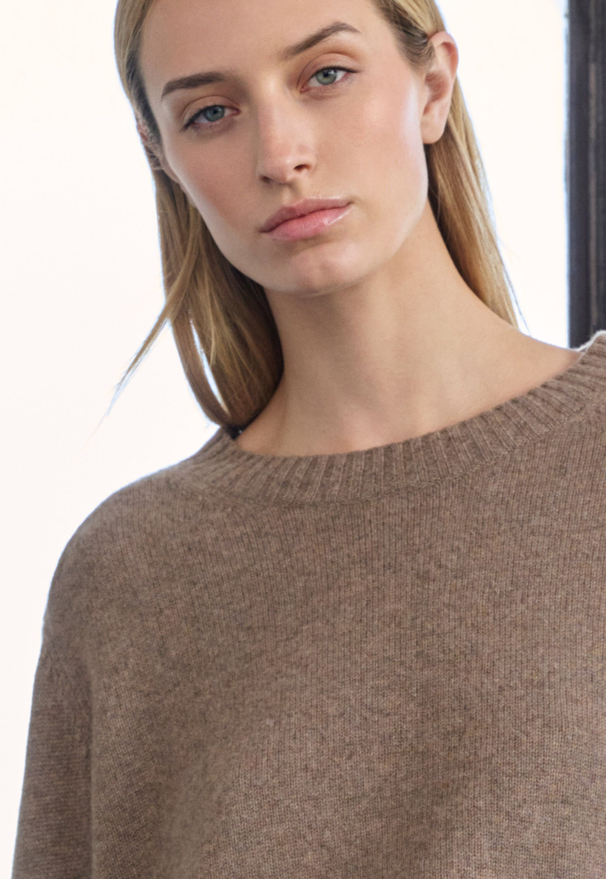 Kleid mit Peplum-Saum