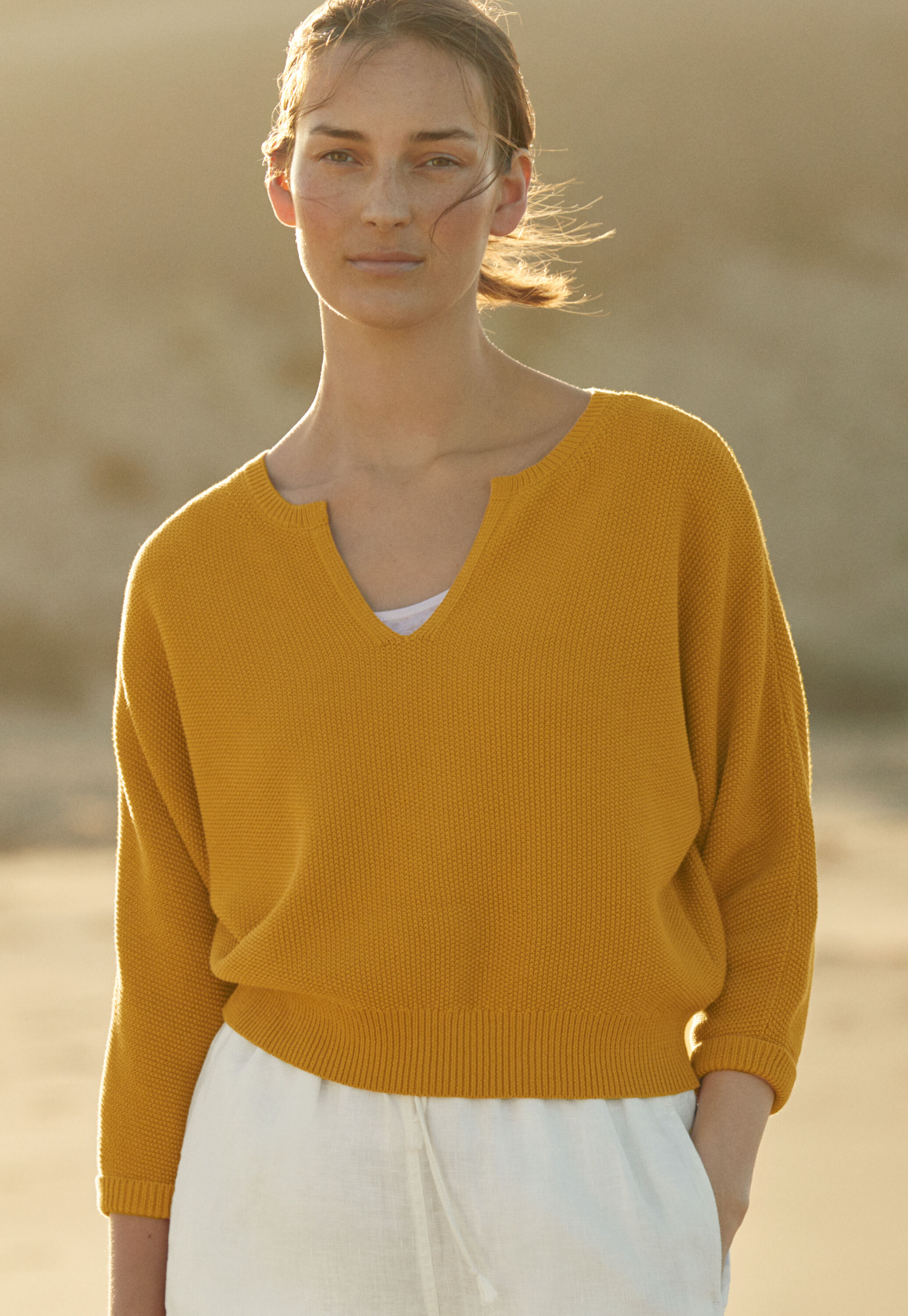 Pullover mit geschlitztem Ausschnitt