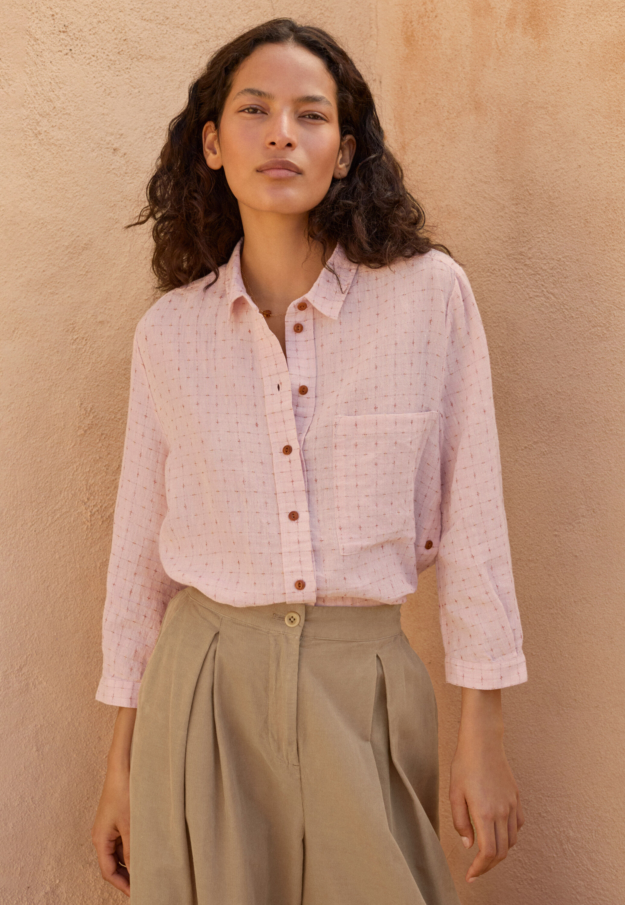 Bluse mit eingewebtem Kreuzmuster