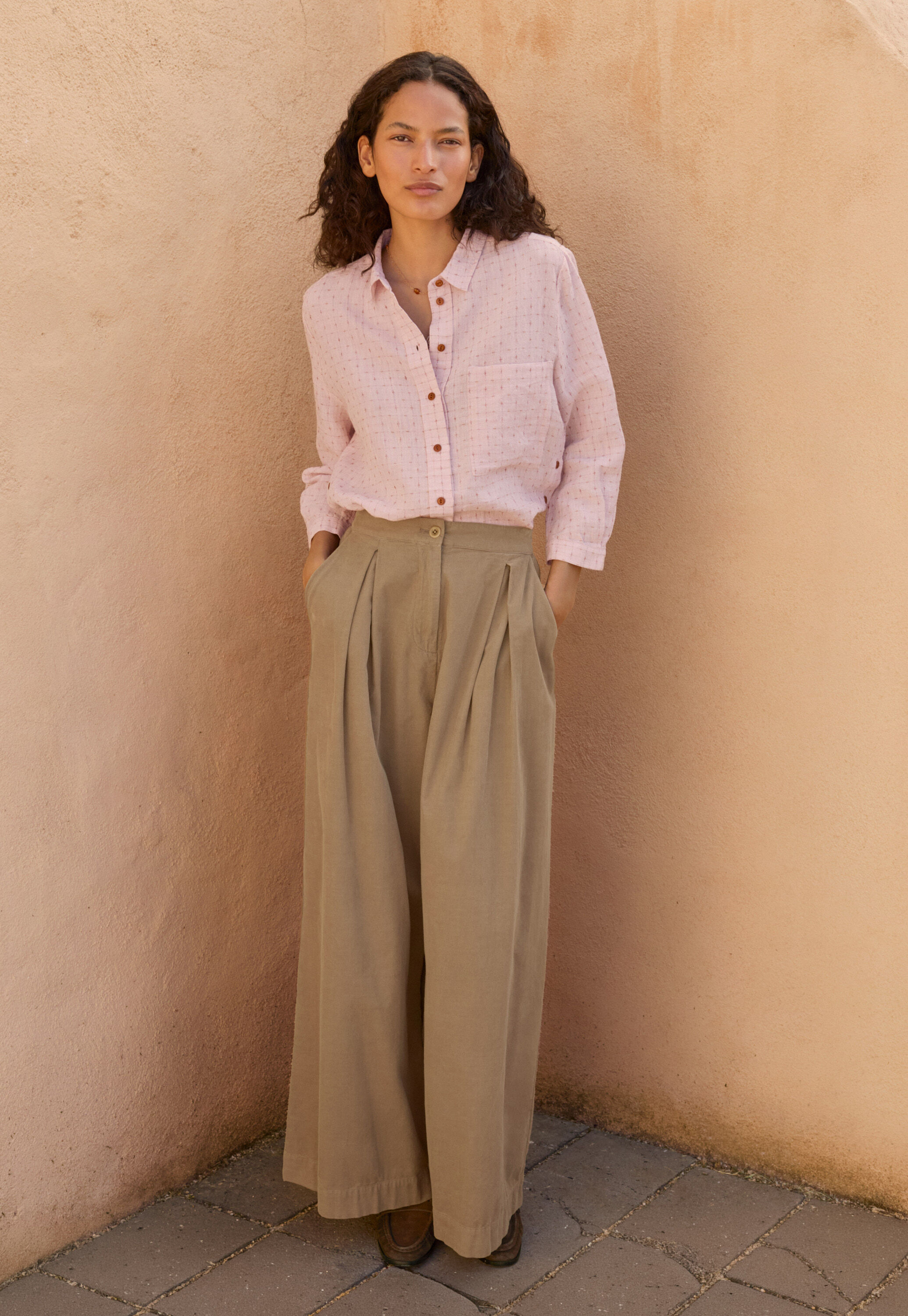 Bluse mit eingewebtem Kreuzmuster