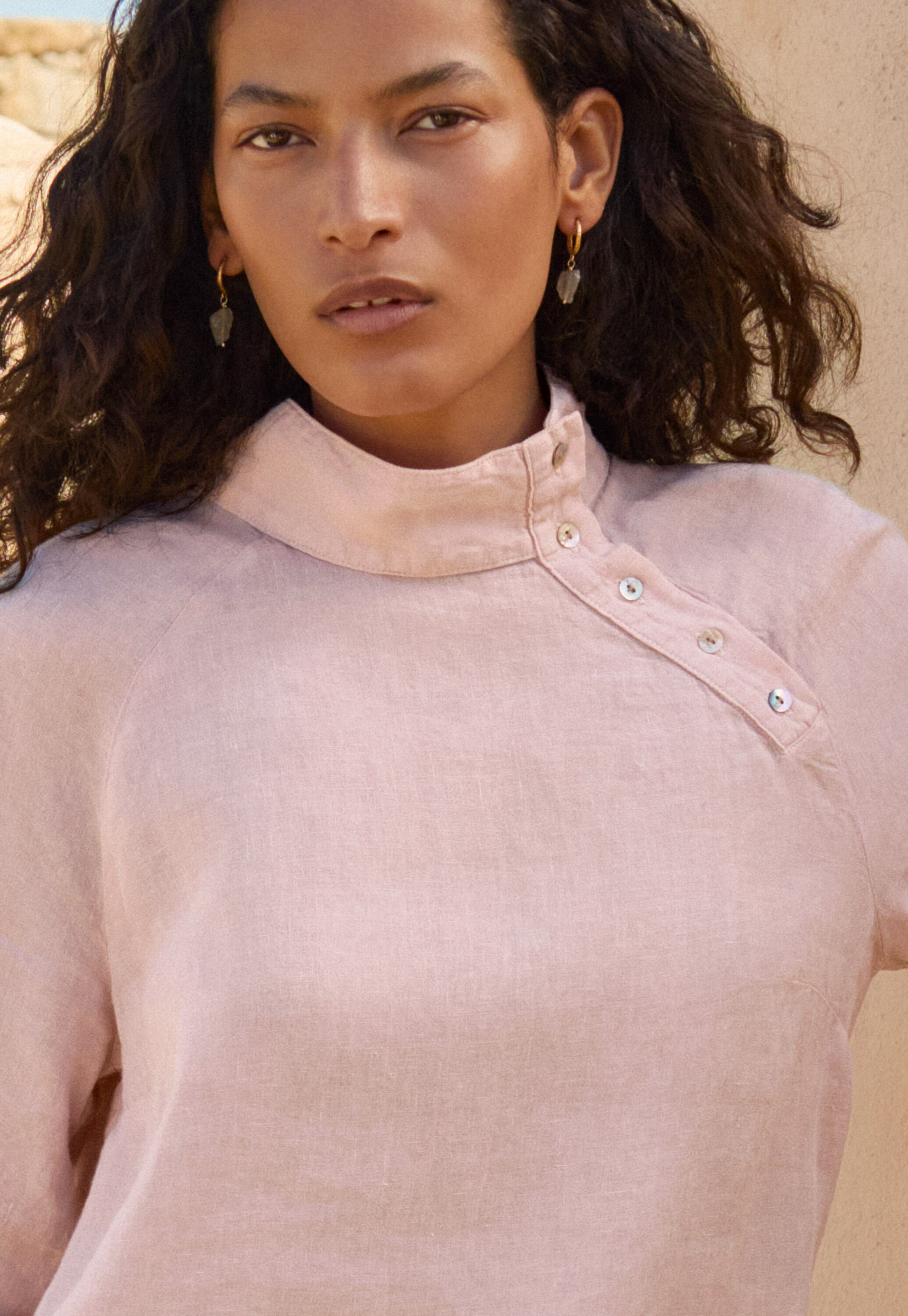 Bluse mit Trichterkragen