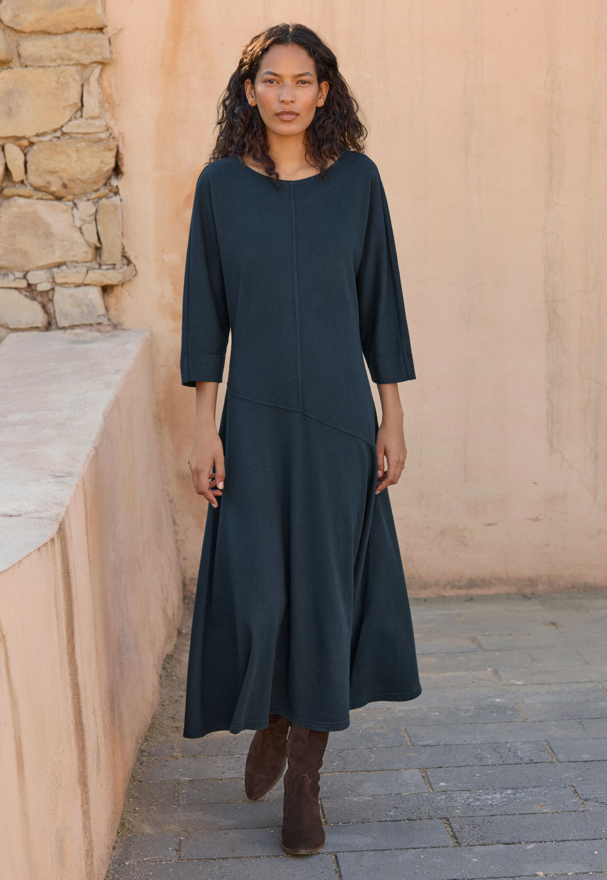 Im Schr&auml;gschnitt gearbeitetes Jersey-Kleid