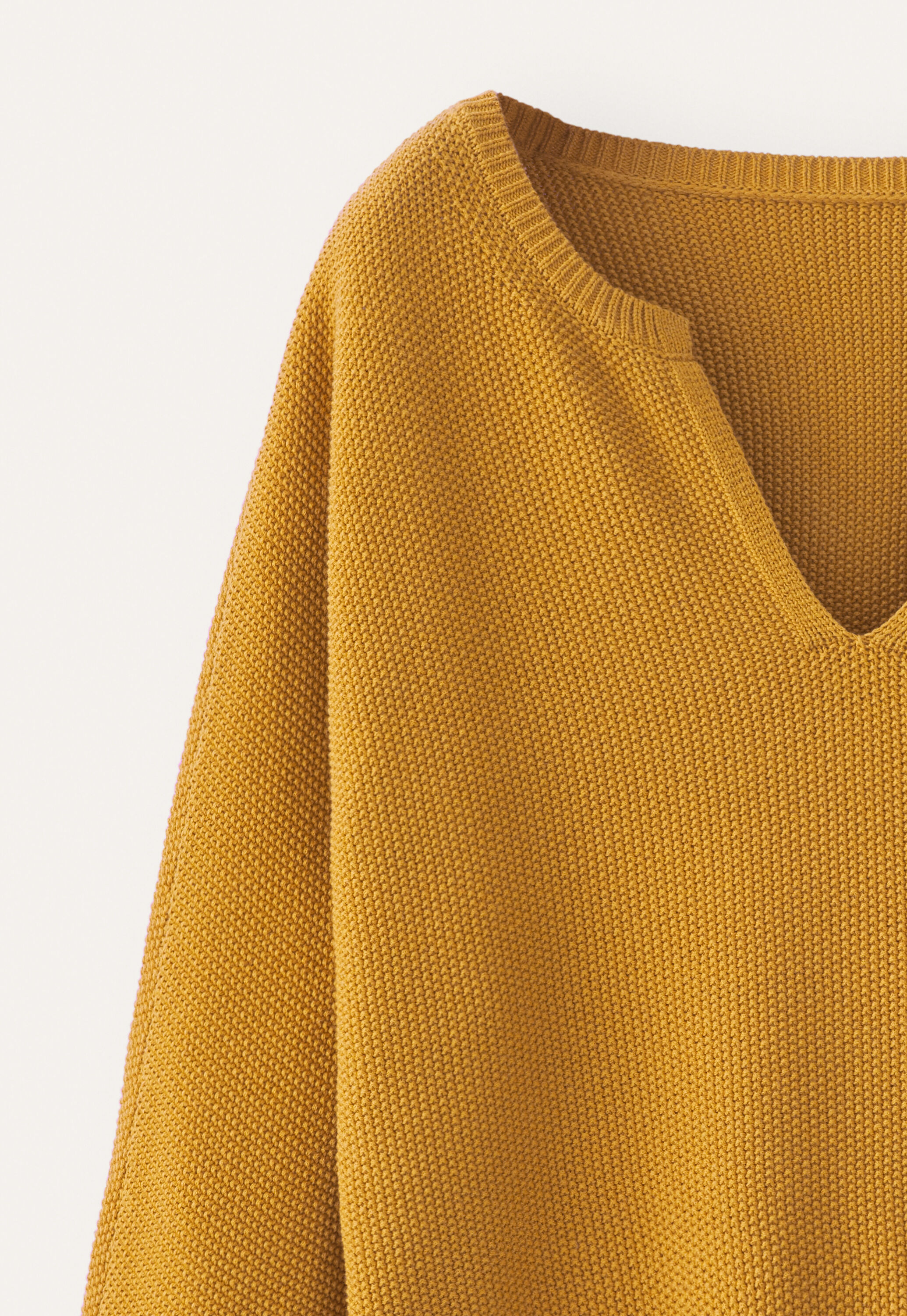 Pullover mit geschlitztem Ausschnitt