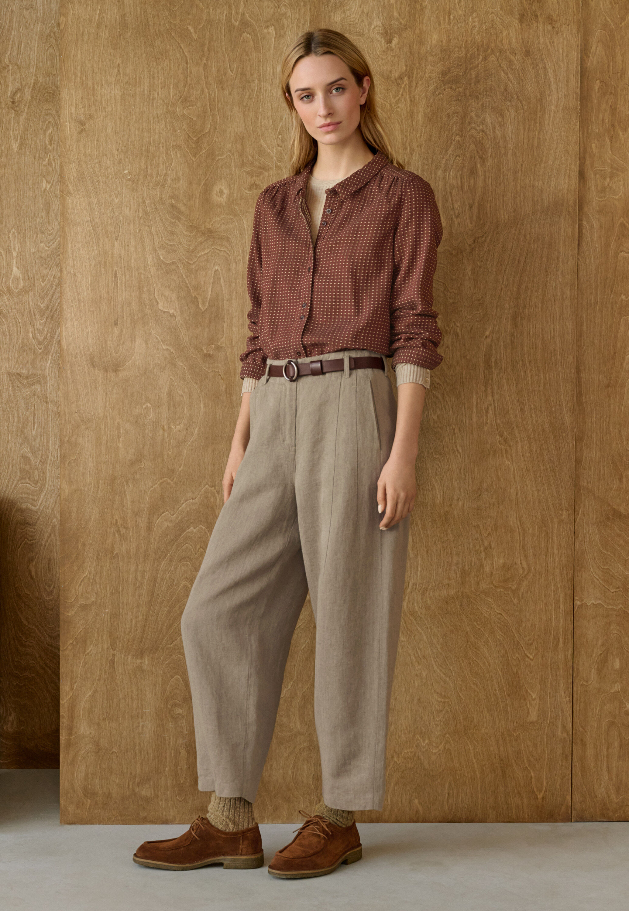Bluse mit eingewebten Punkten