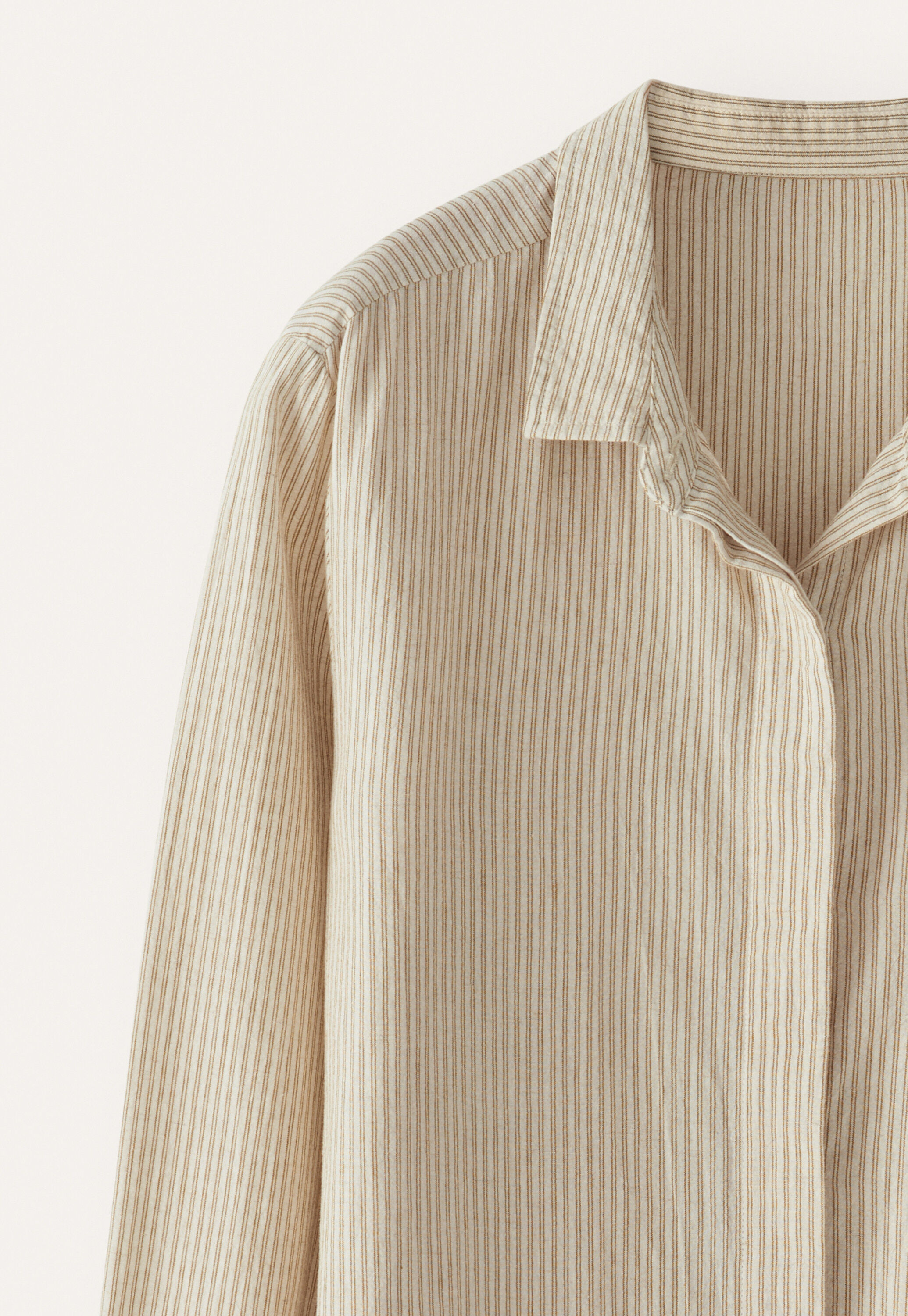 Bluse mit geschwungenem Saum