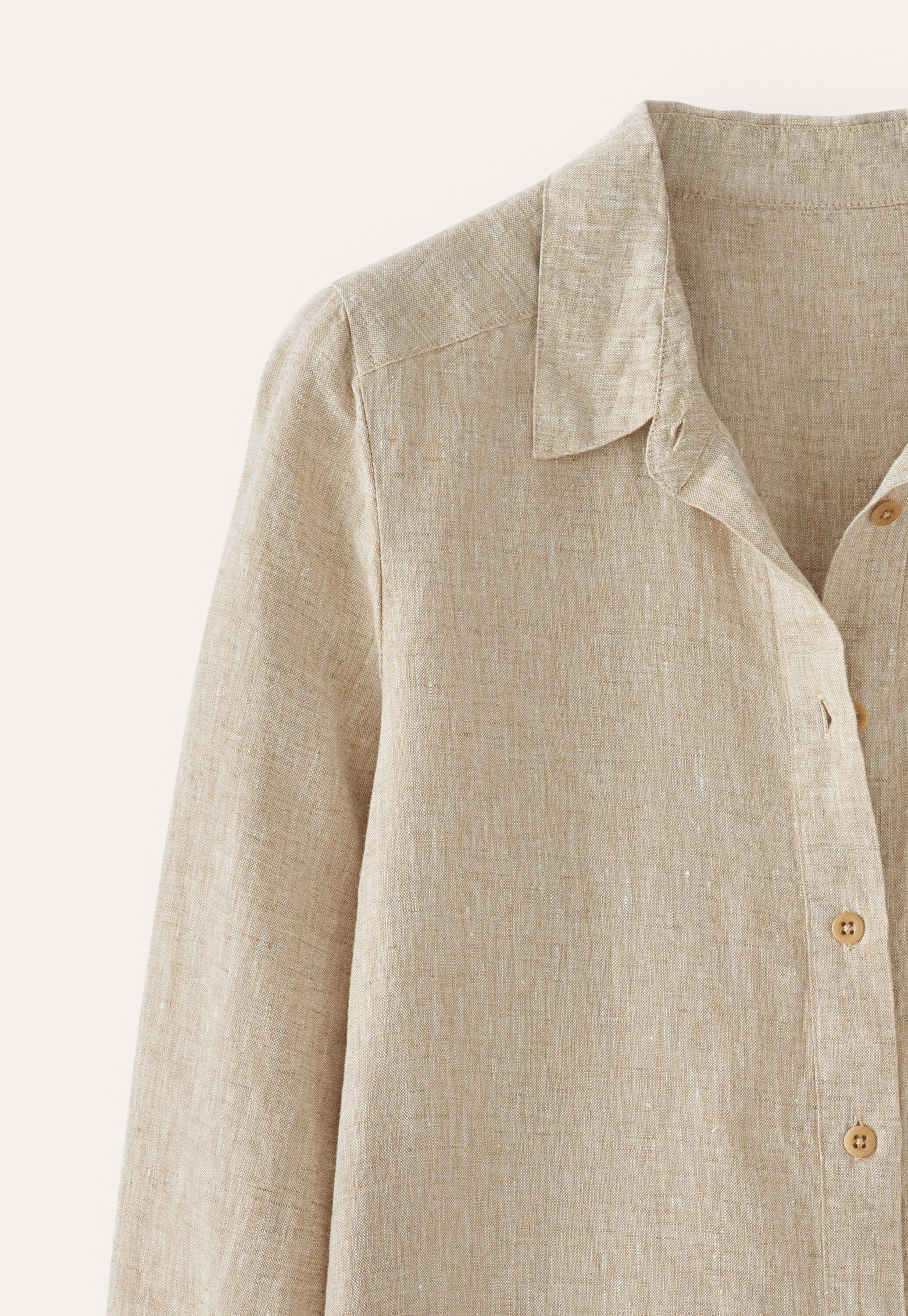 Bluse mit tiefen Seitenschlitzen