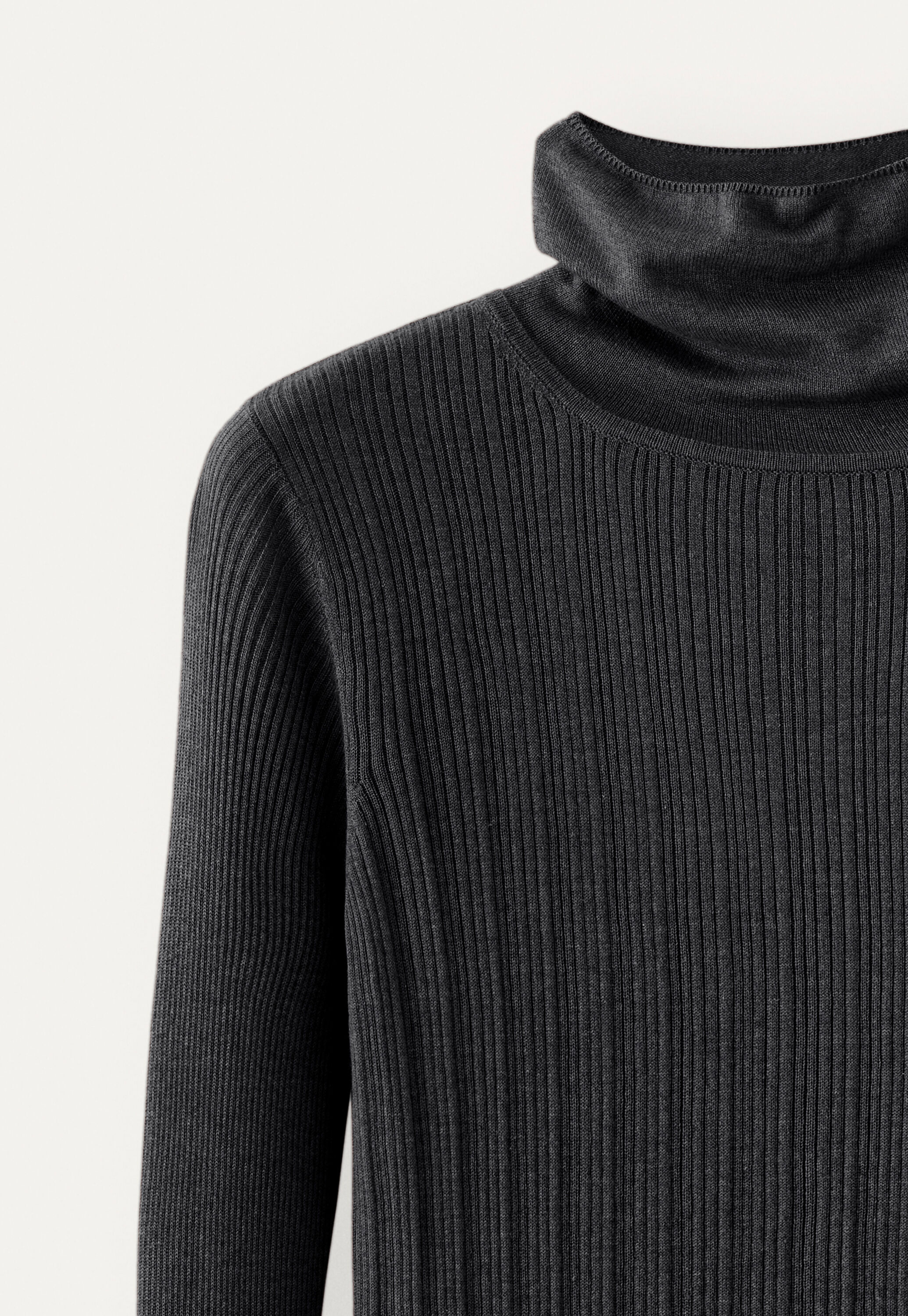 Gerippter Pullover