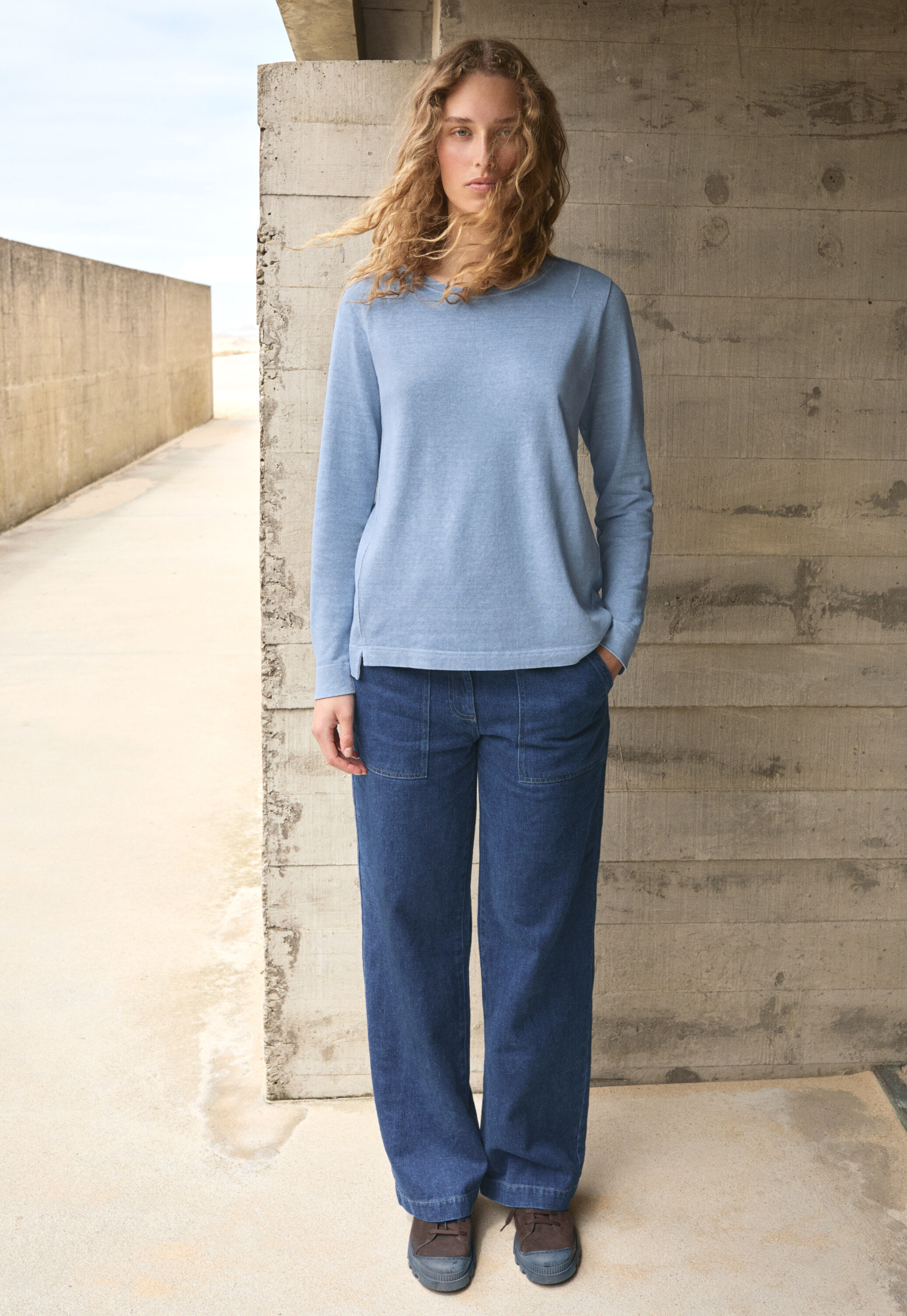 Indigo-gef&auml;rbtes Kleid mit Eins&auml;tzen