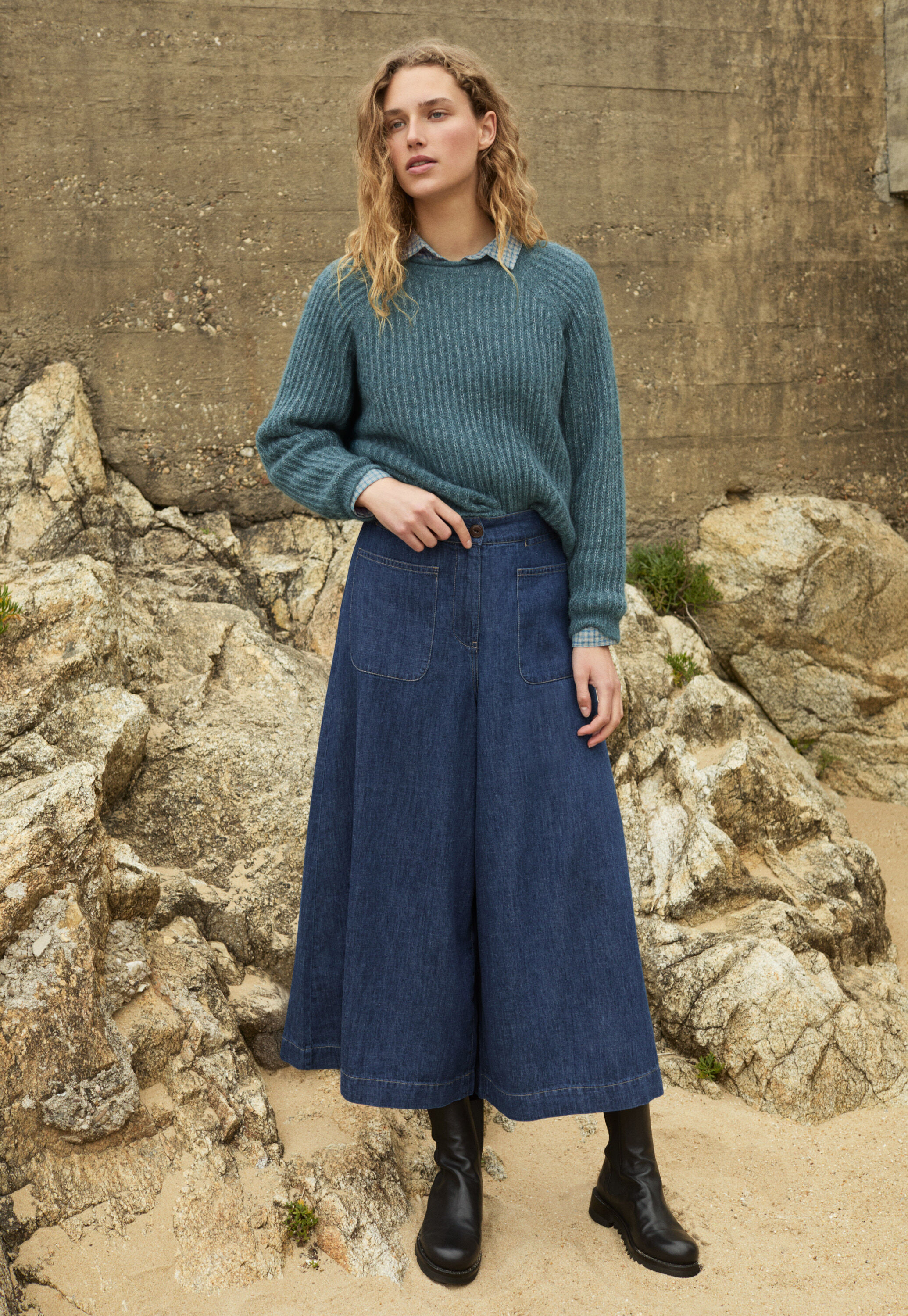 Indigo-gef&auml;rbtes Kleid mit Eins&auml;tzen