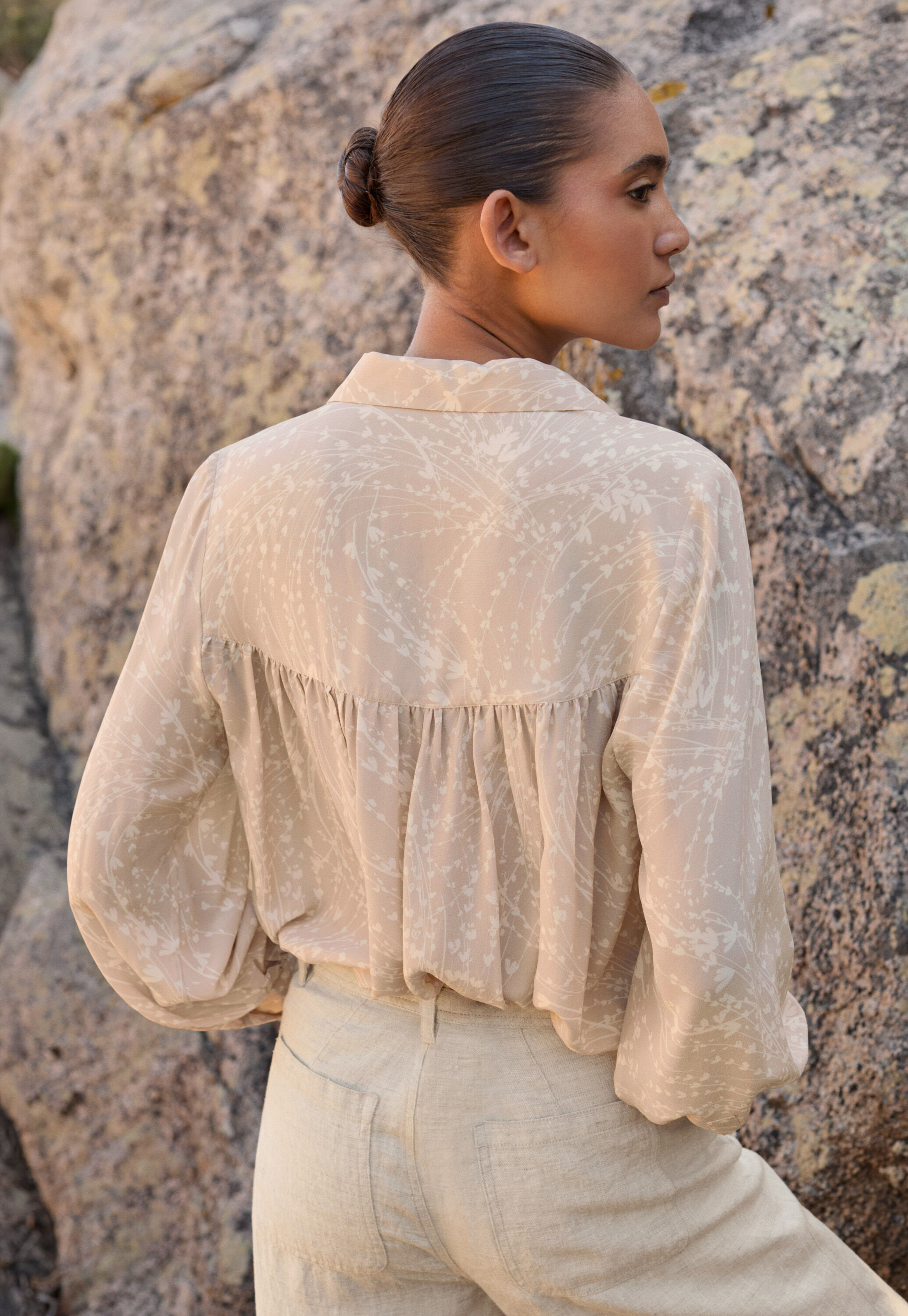 Bluse mit aufgesetzter Tasche