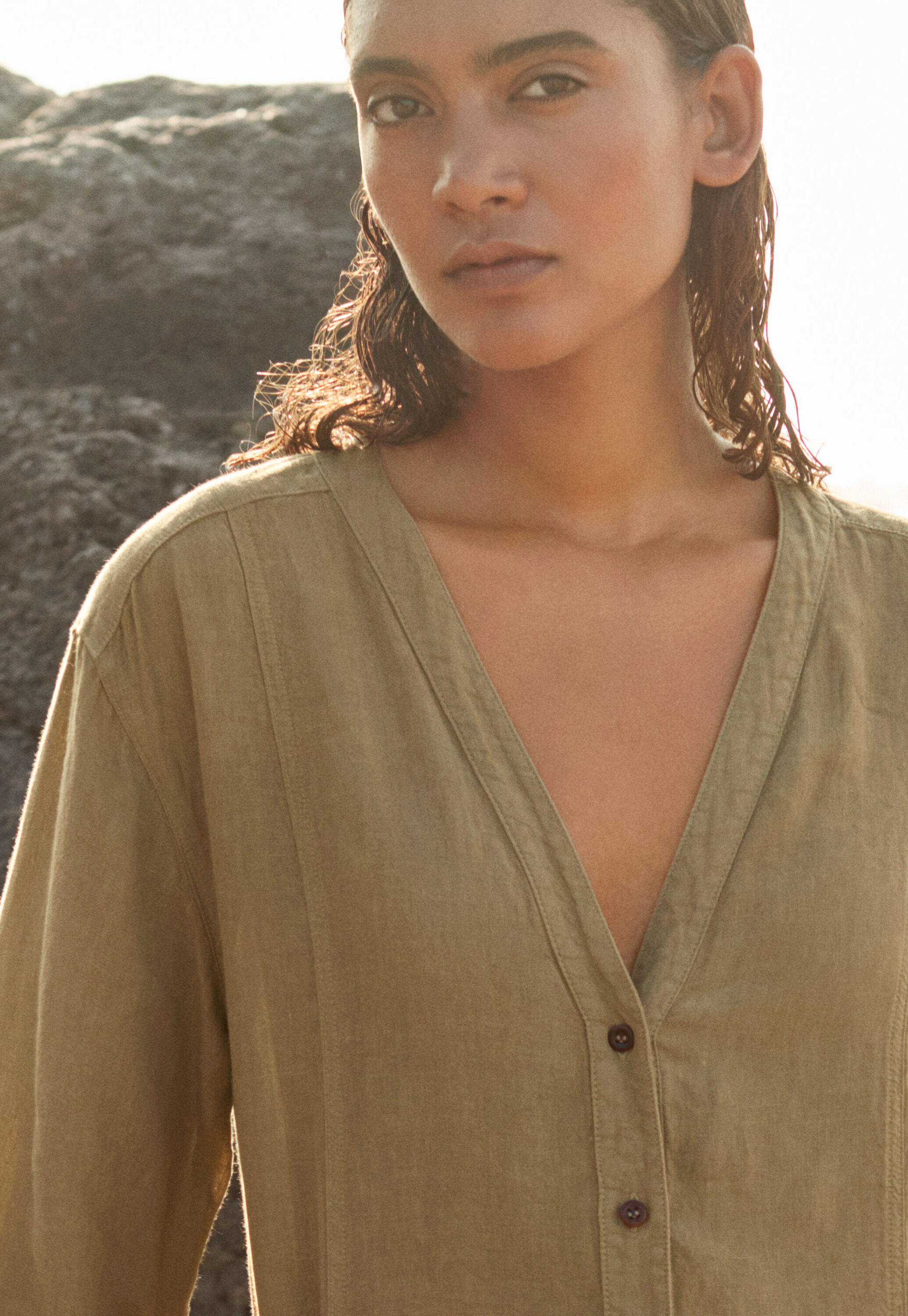 Kleid mit V-Ausschnitt