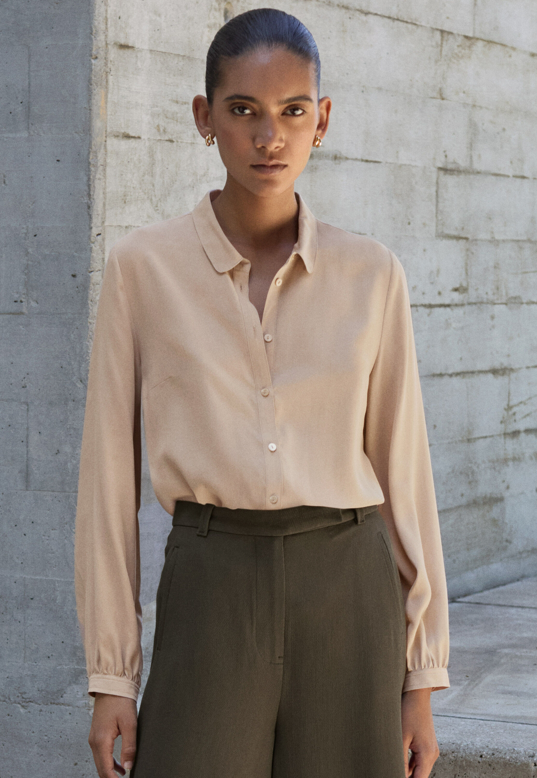 Bluse mit aufgesetzter Tasche