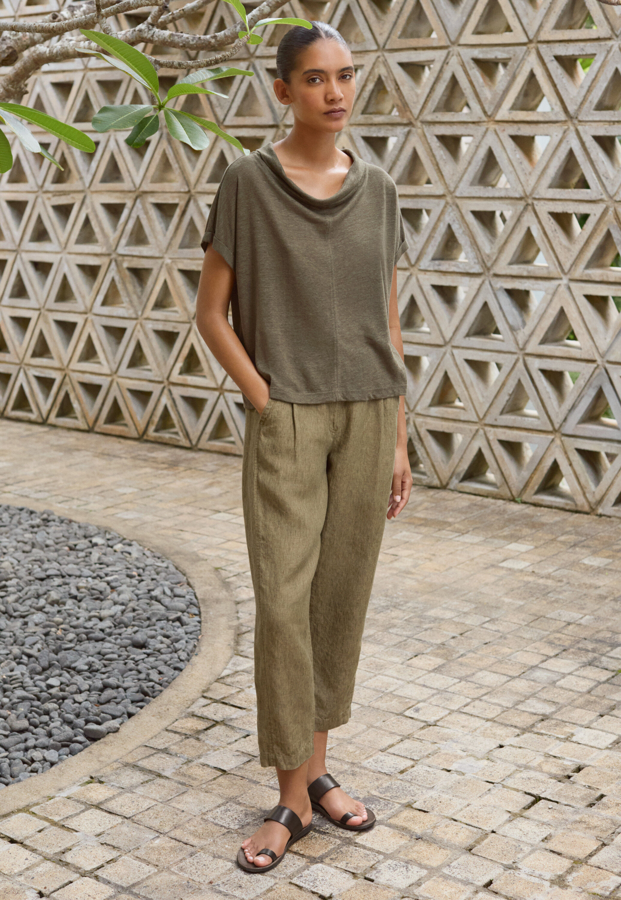 K&uuml;rzere, schmal zulaufende Hose