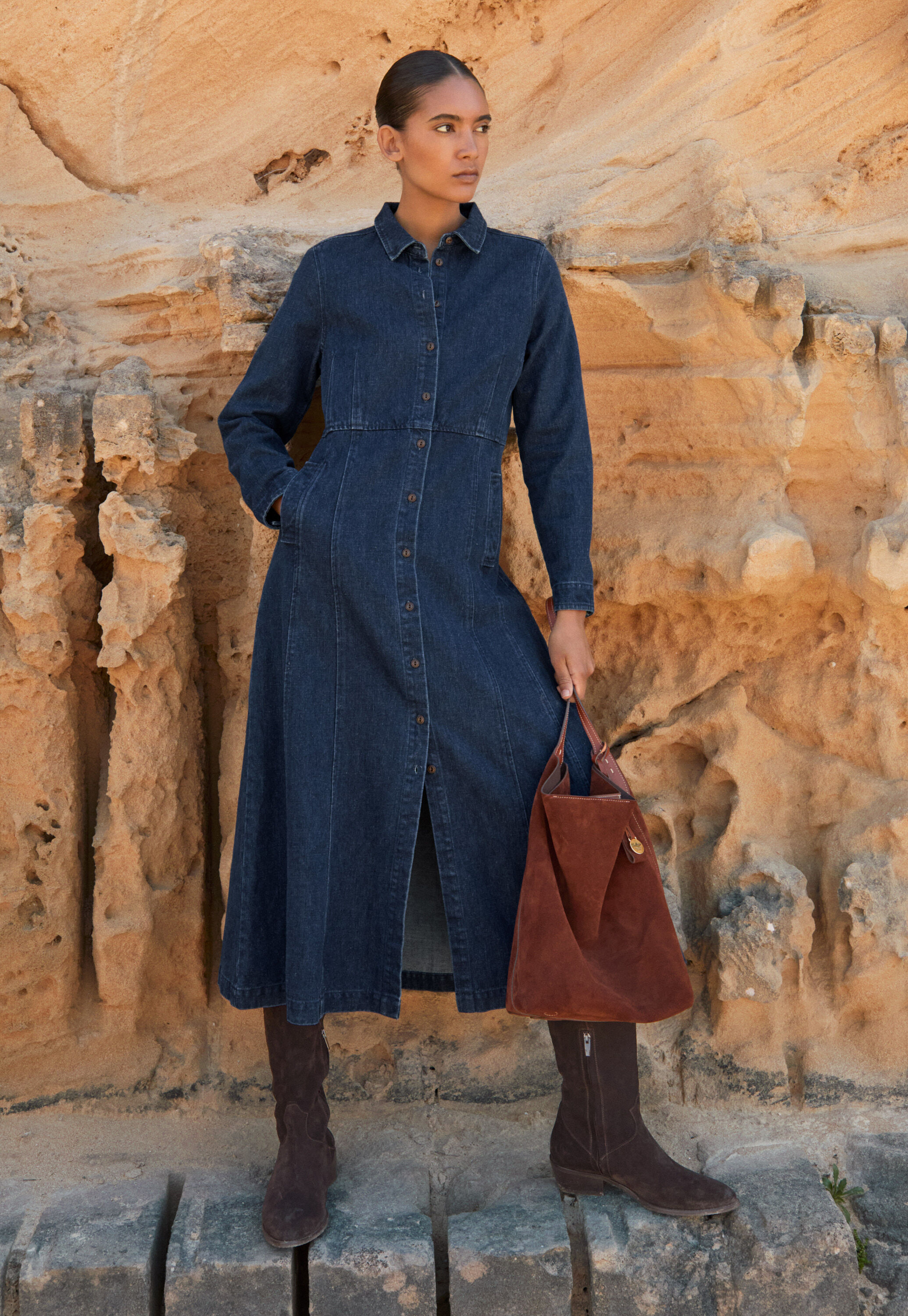 Indigo-gef&auml;rbtes Kleid mit Eins&auml;tzen