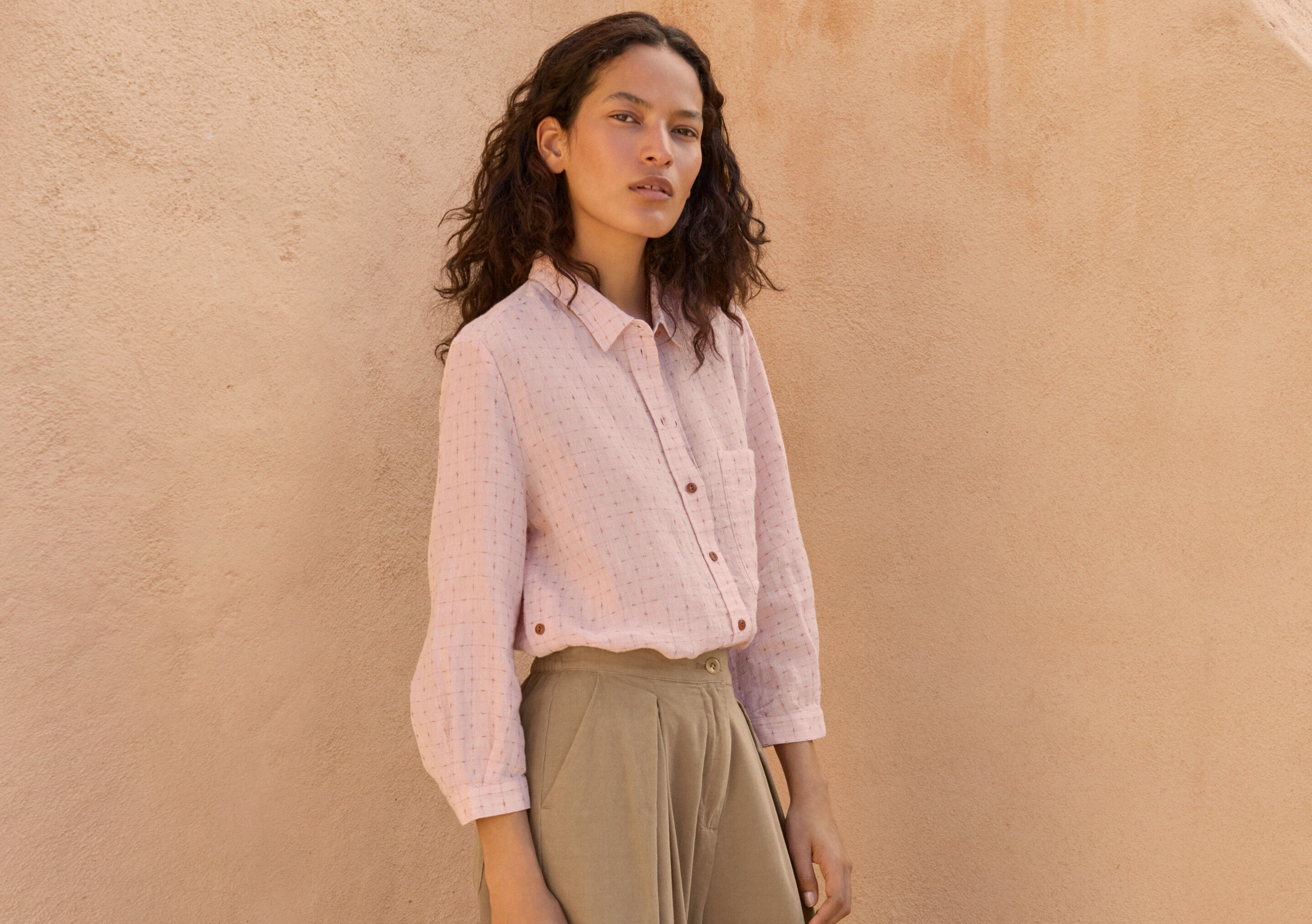 Bluse mit eingewebtem Kreuzmuster