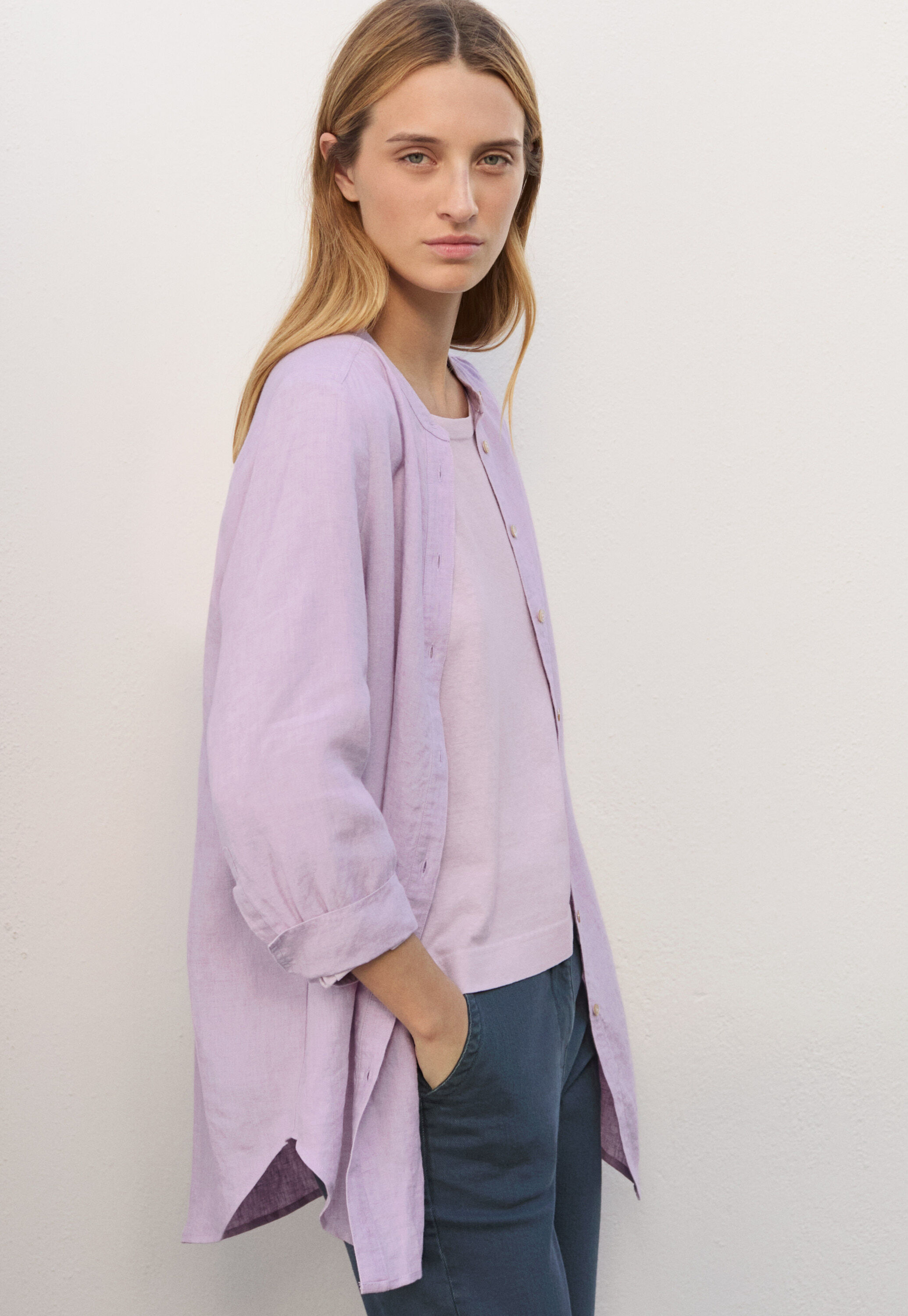 Lange Bluse mit geschwungenem Saum