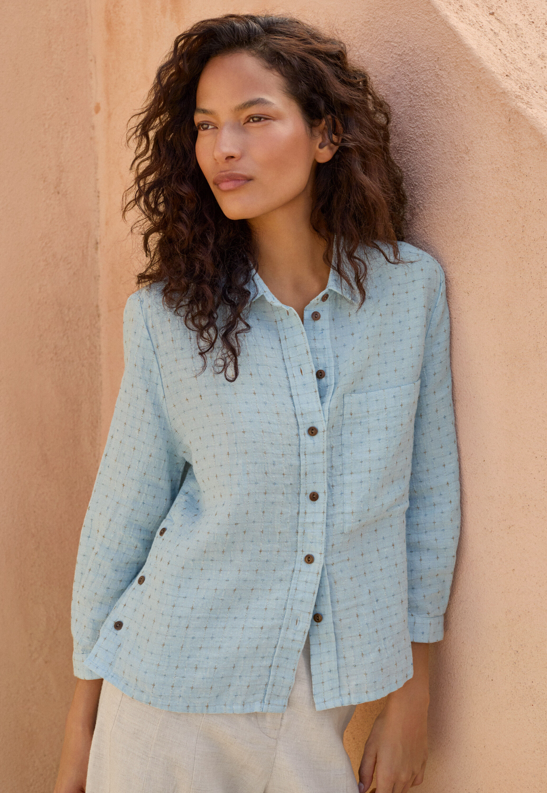 Bluse mit eingewebtem Kreuzmuster