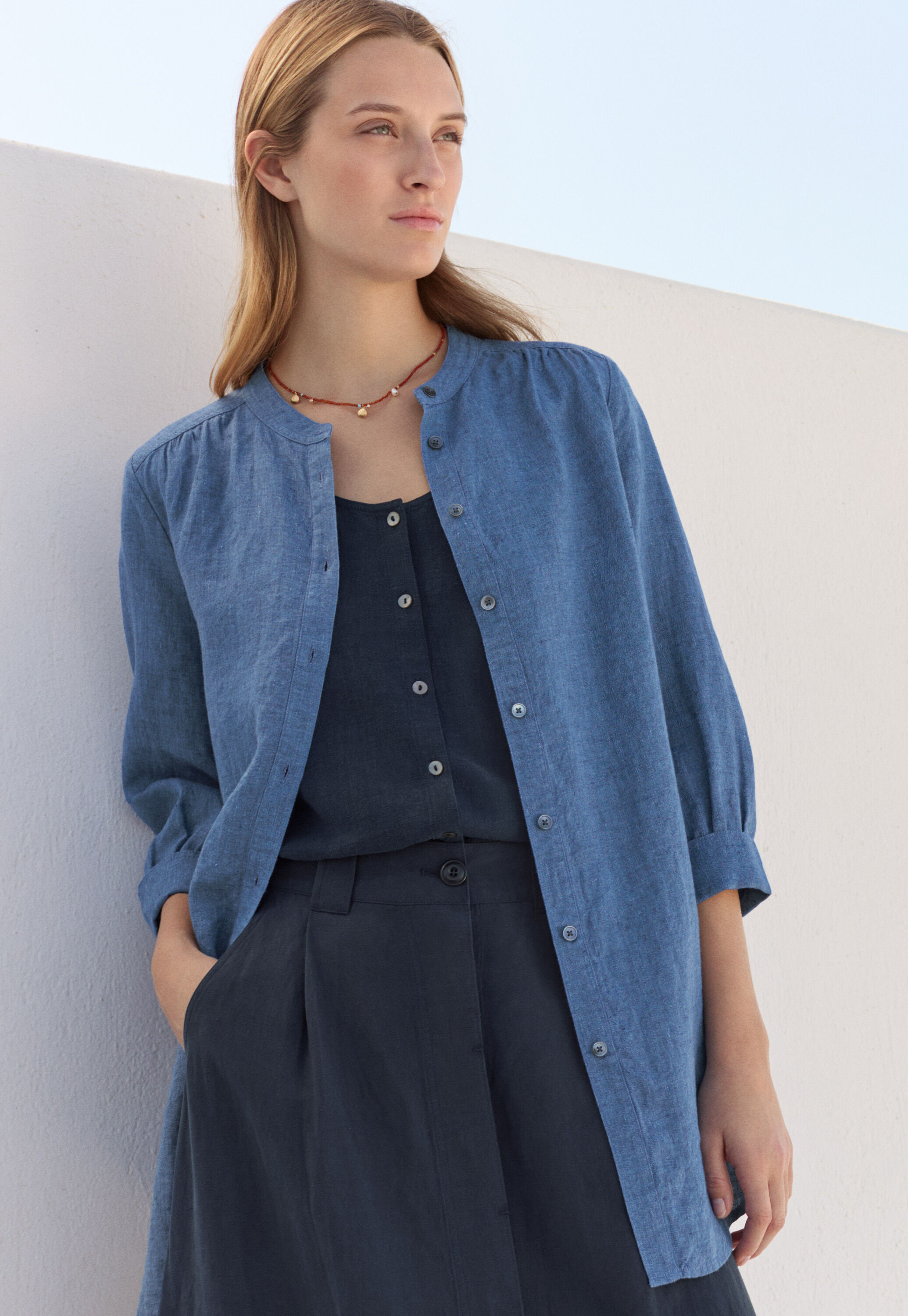 Lange Bluse mit geschwungenem Saum