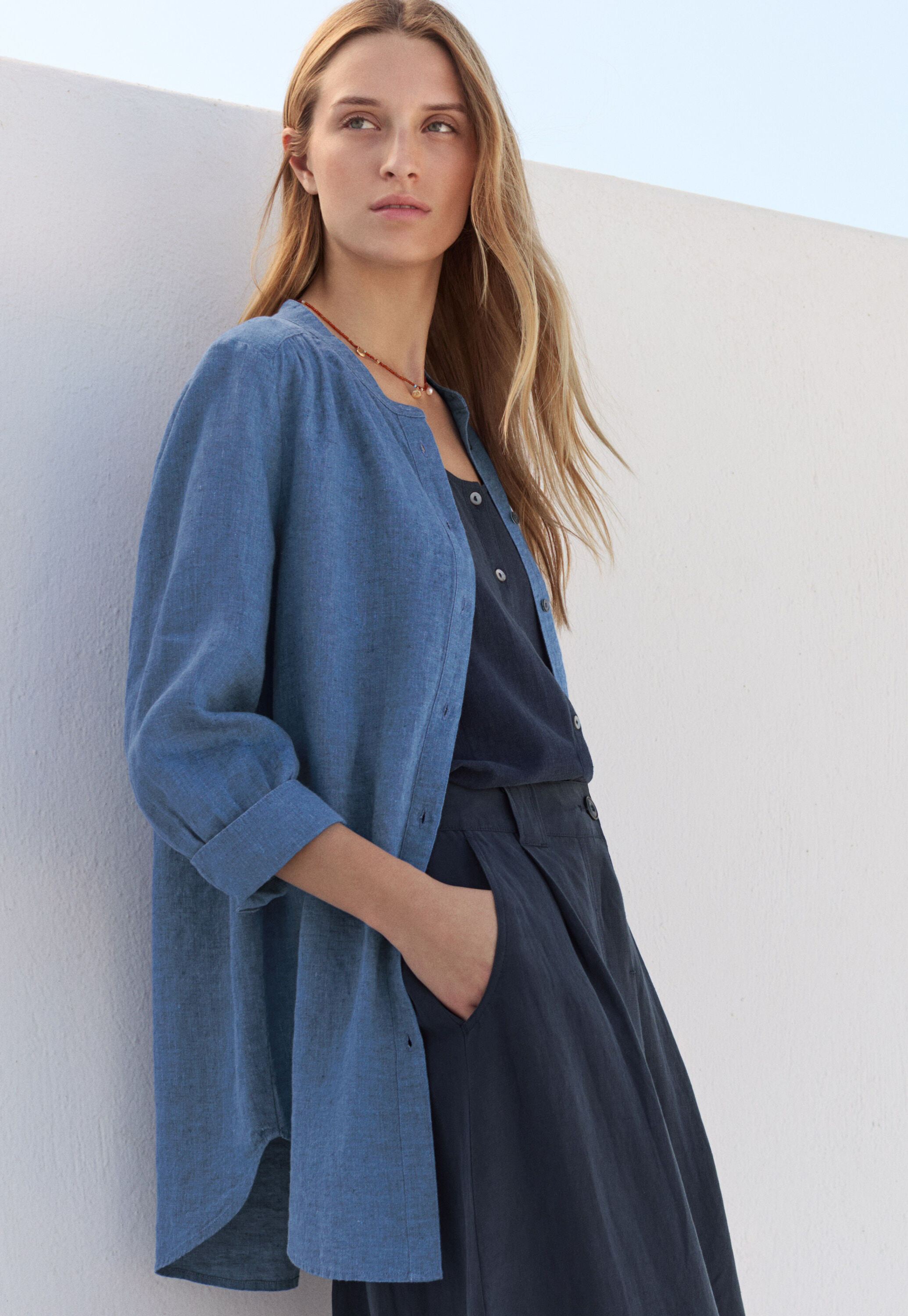 Lange Bluse mit geschwungenem Saum