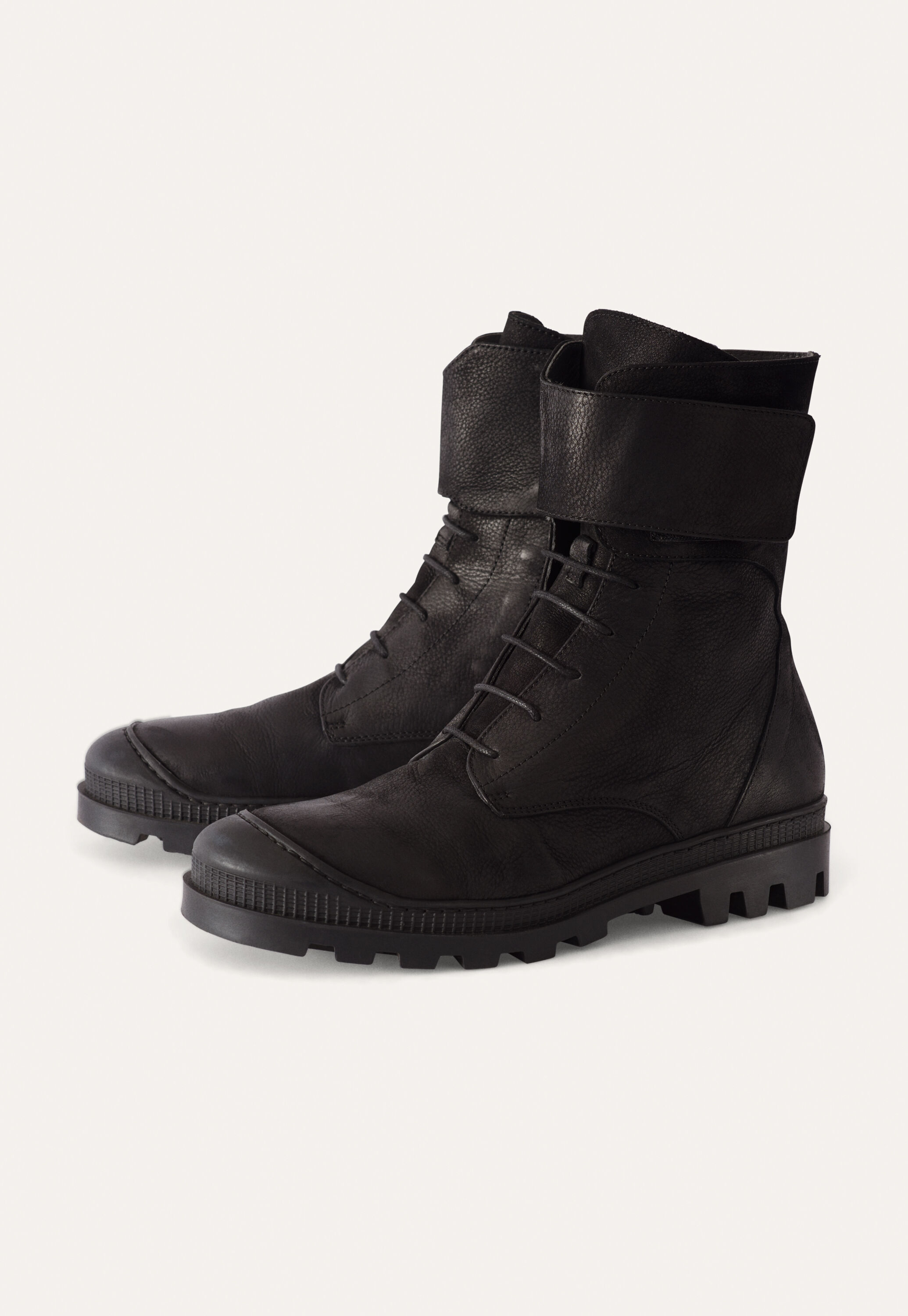 Schn&uuml;rstiefel