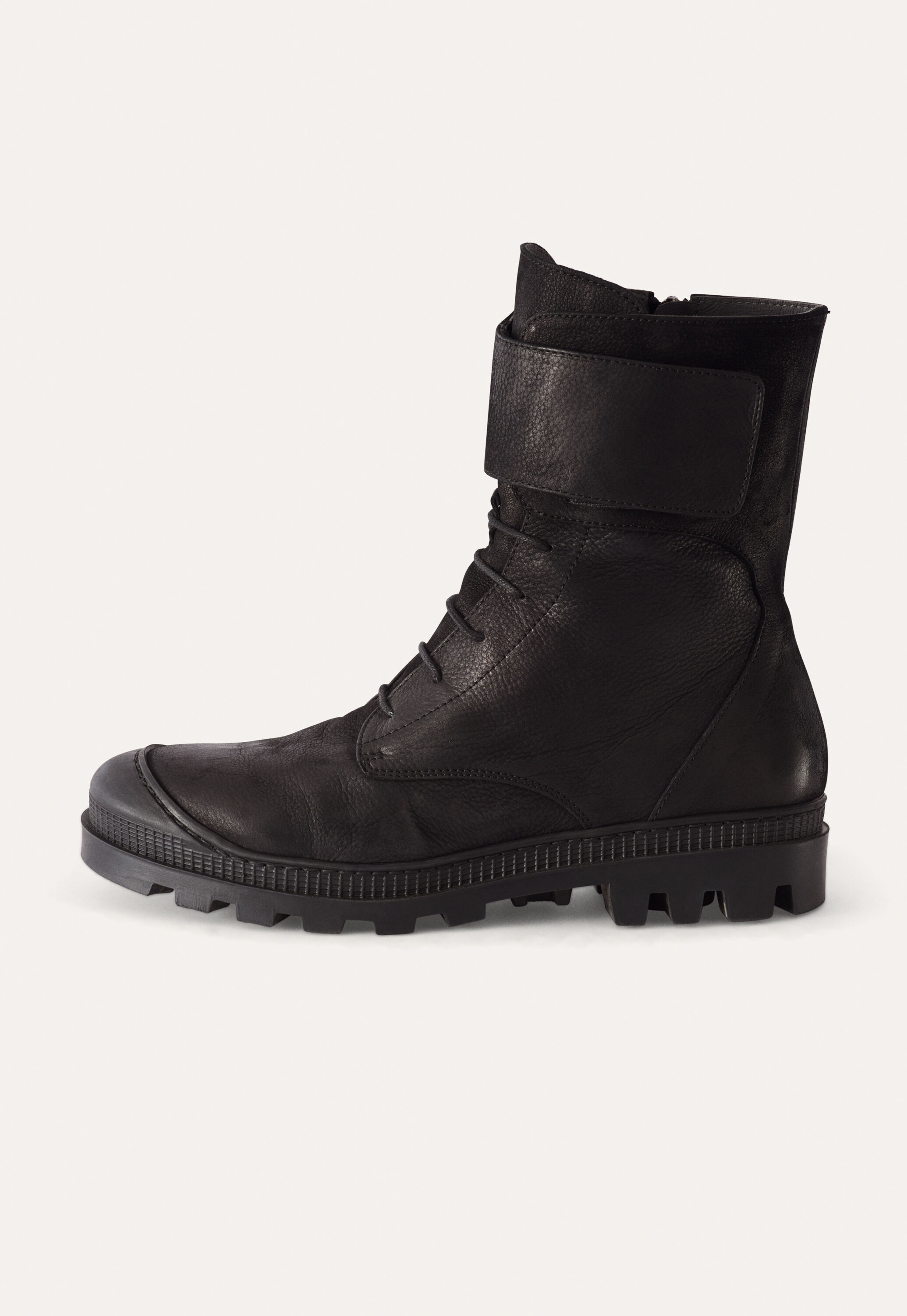 Schn&uuml;rstiefel