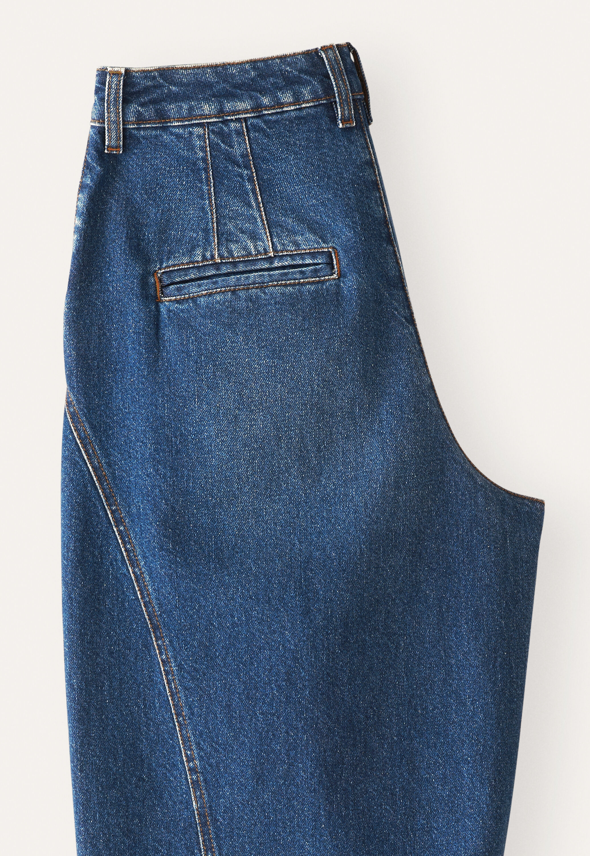 Denim-Jeans mit geschwungenen N&auml;hten