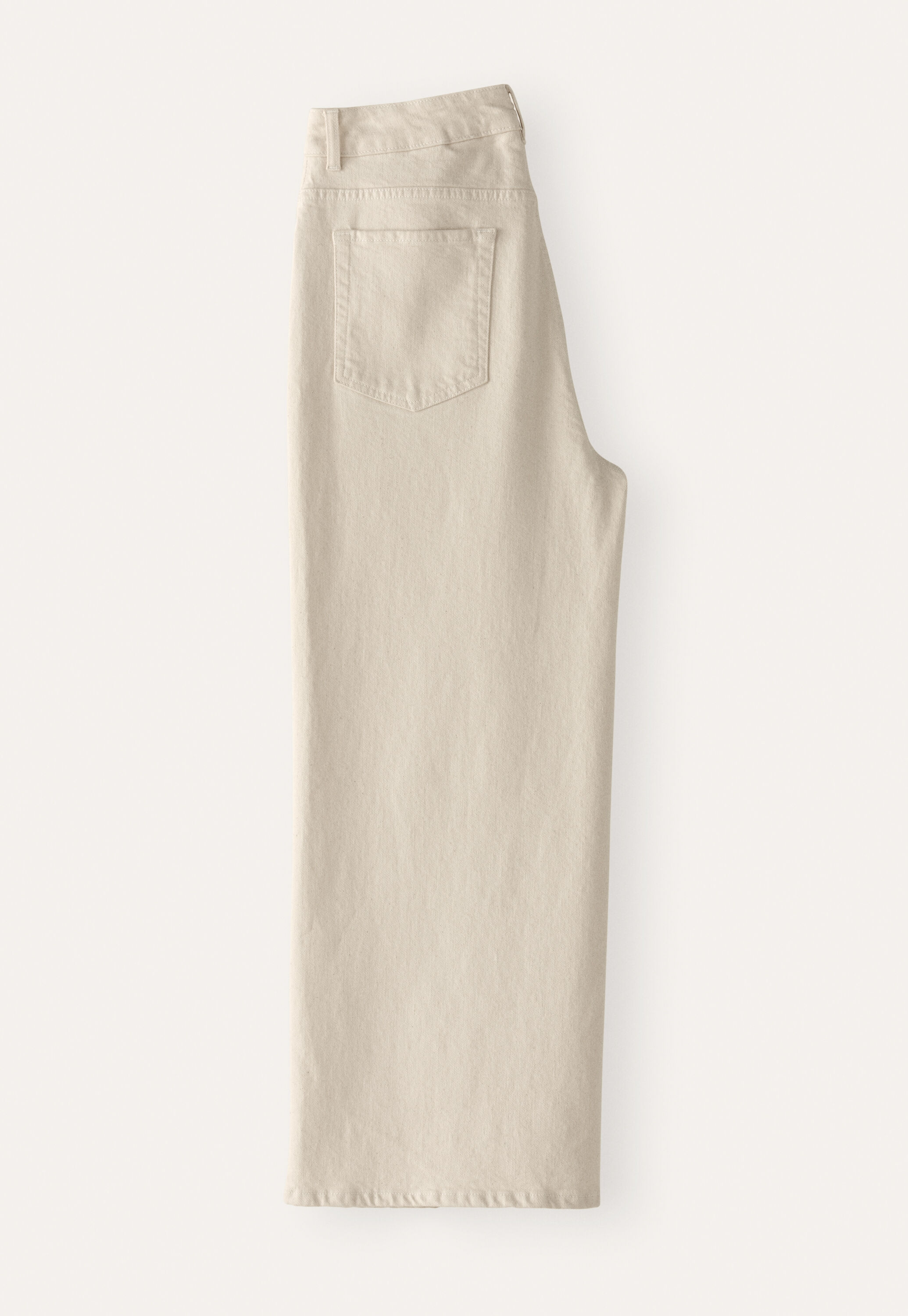 K&uuml;rzer geschnittene Jeans mit weitem Bein