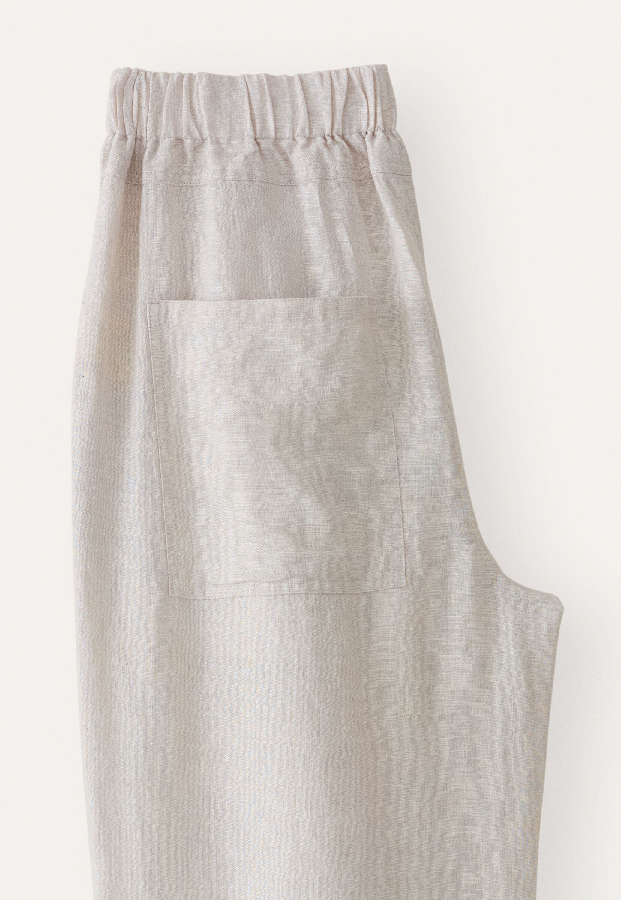 K&uuml;rzer geschnittene Bundfaltenhose