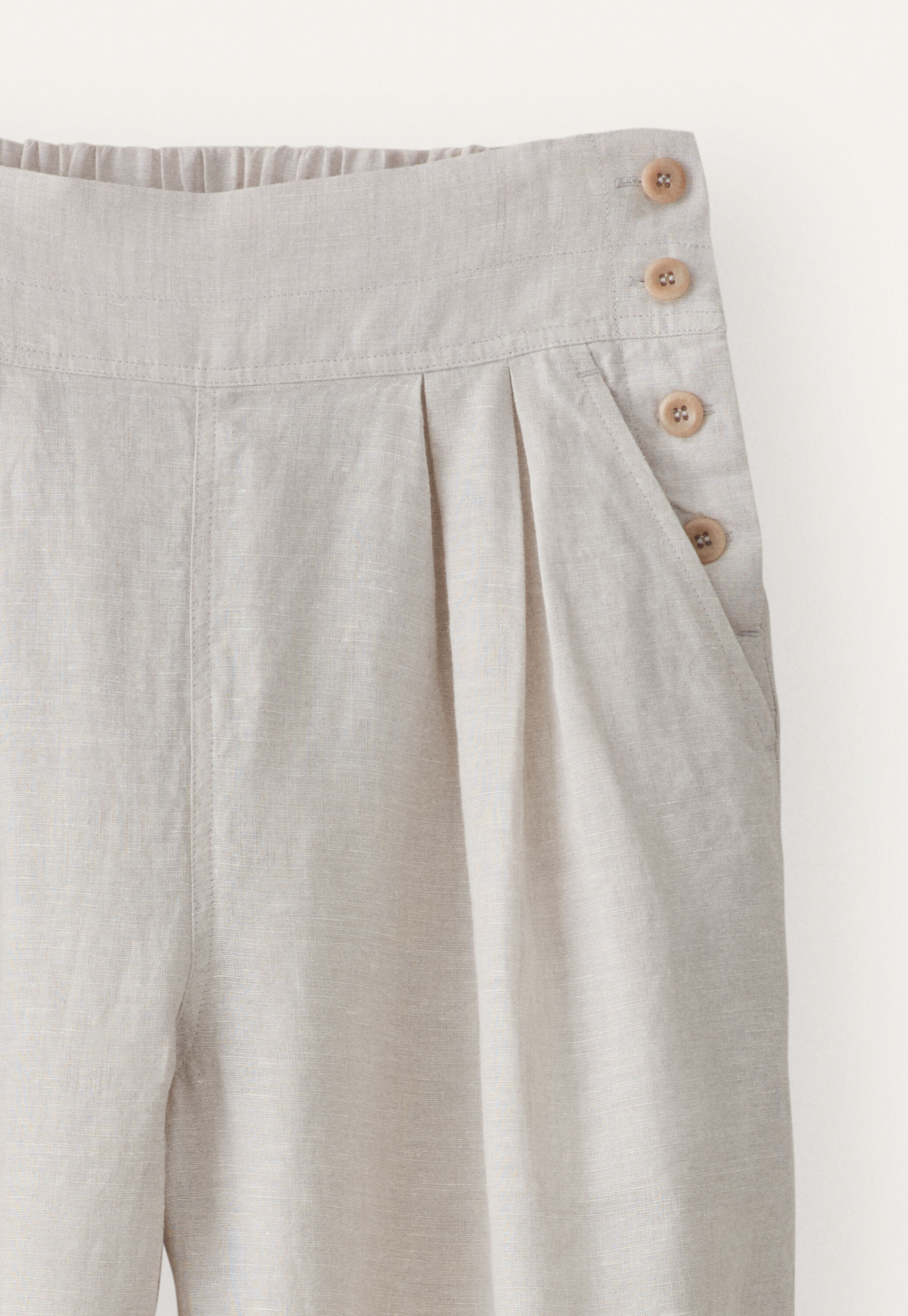 K&uuml;rzer geschnittene Bundfaltenhose