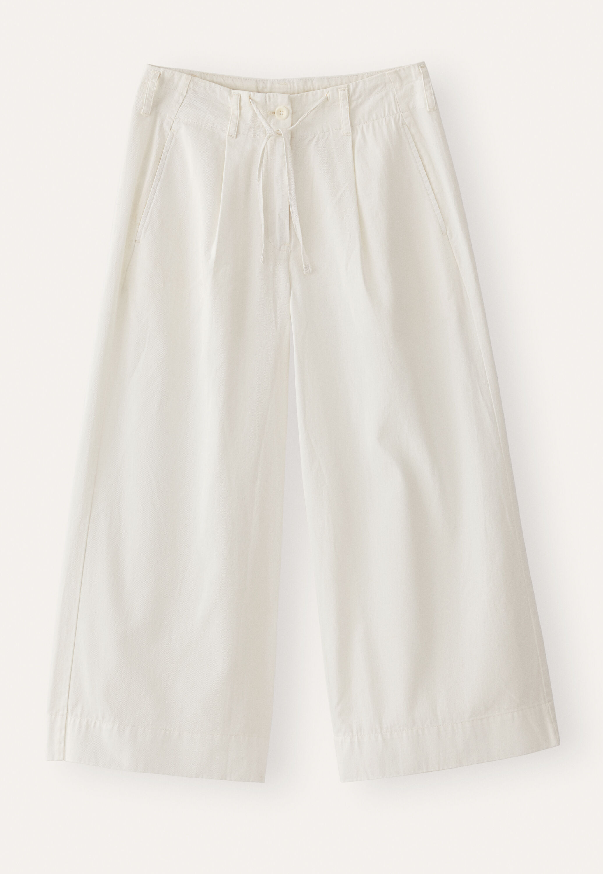 K&uuml;rzer geschnittene Hose mit Faltenfront
