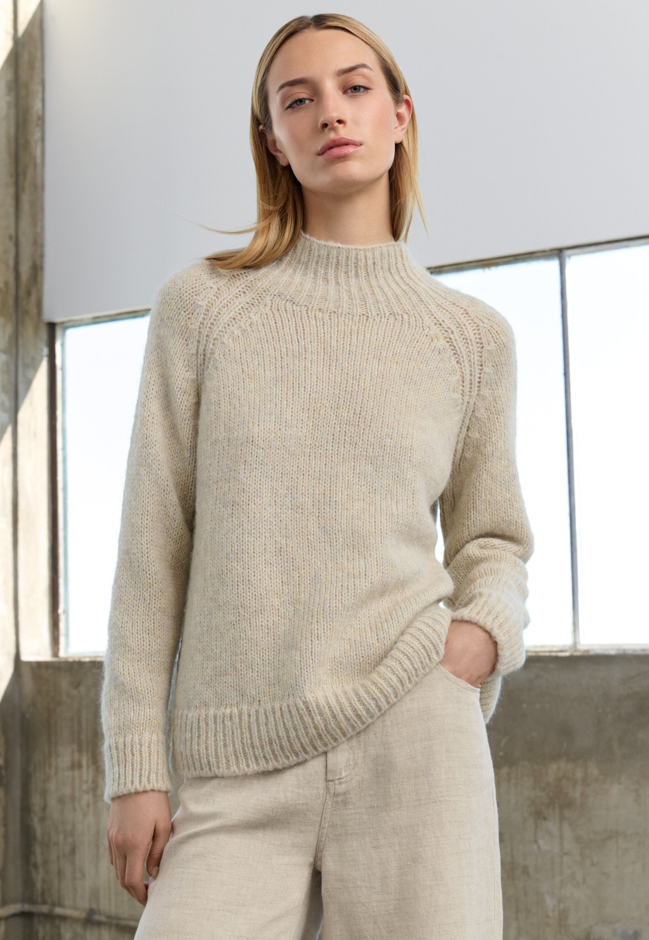 Raglanpullover mit Trichterkragen, Naturstein, large