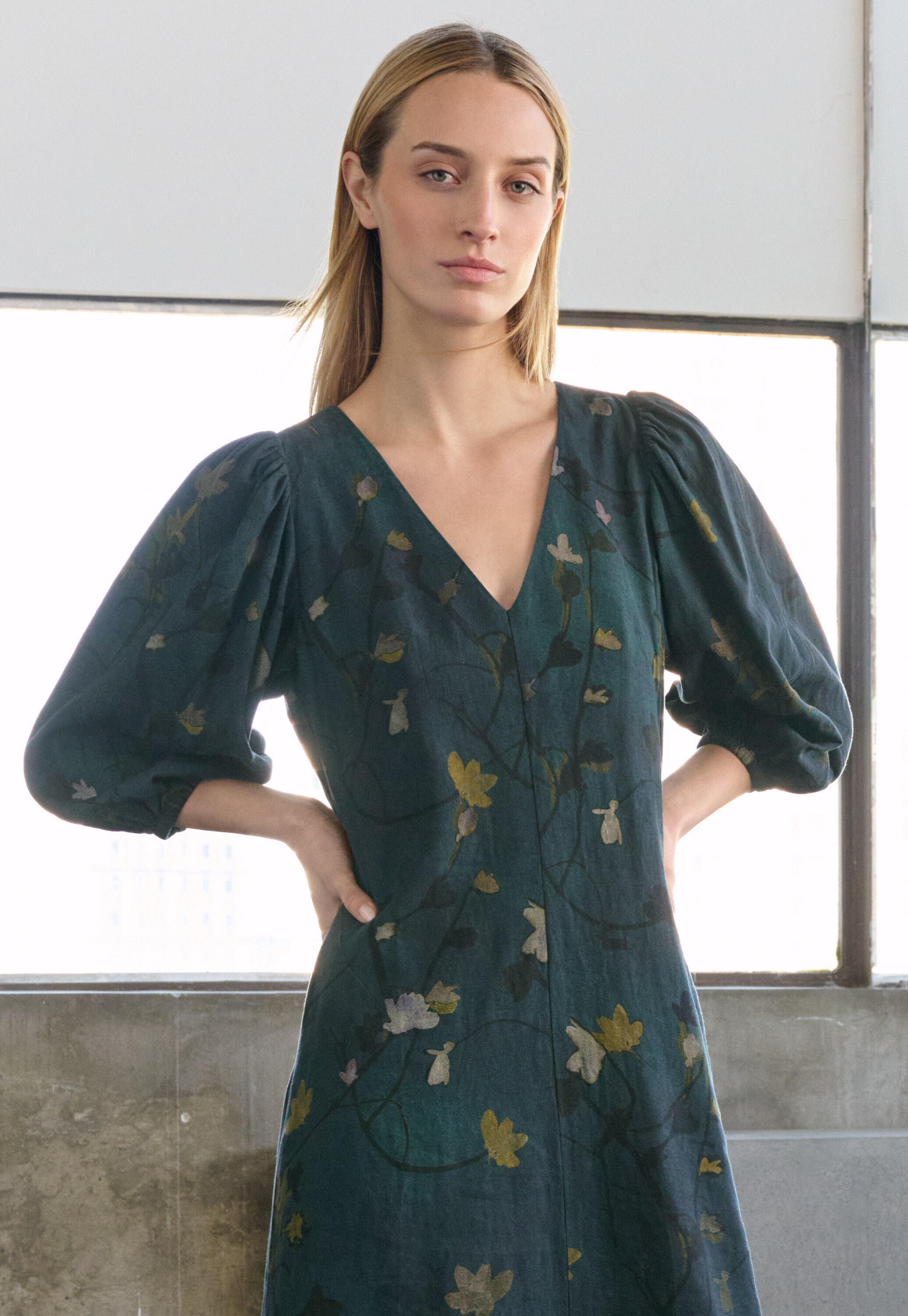 Print-Kleid mit au&szlig;enliegenden Abn&auml;hern, Dunkles Petrol, large