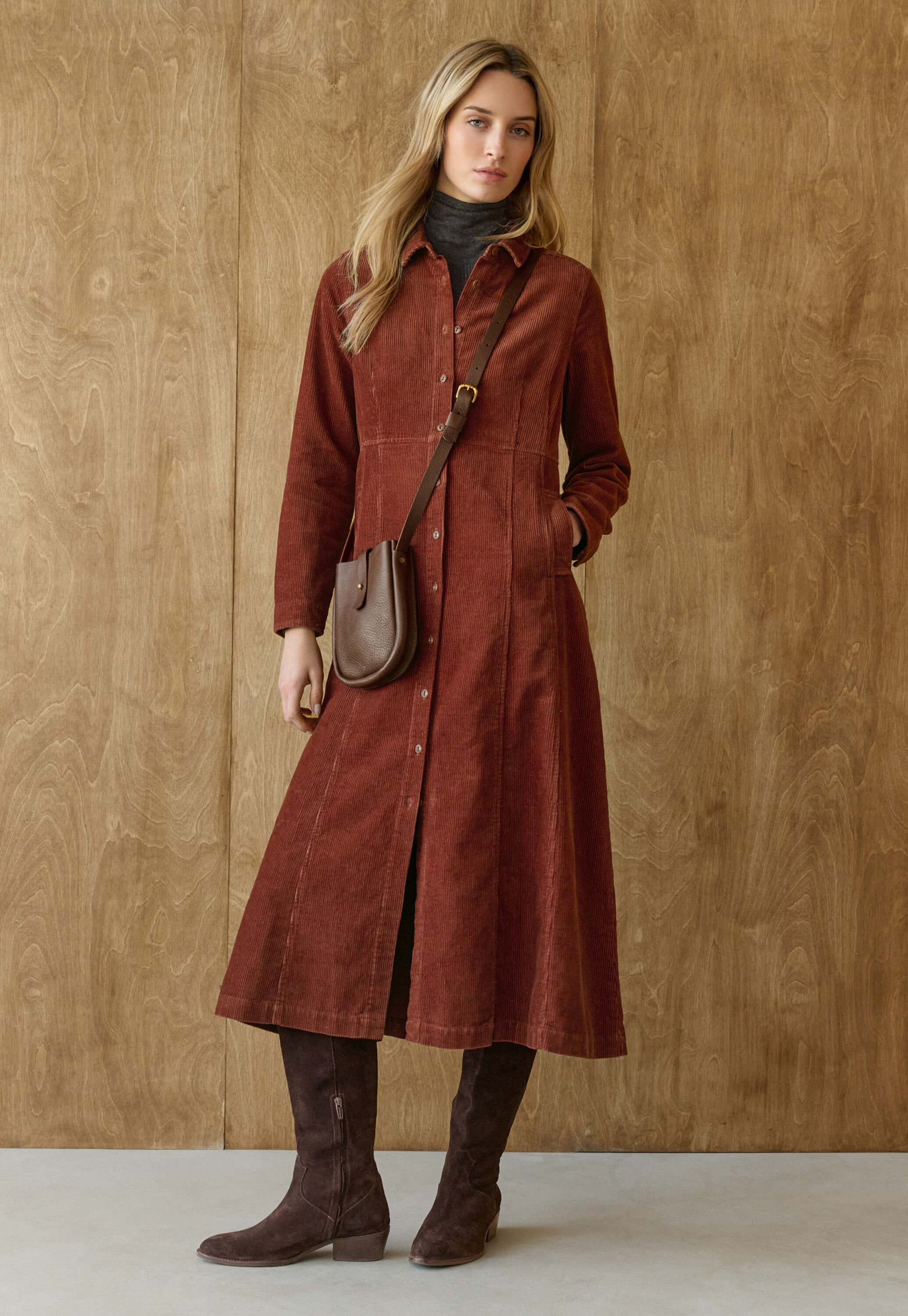 Kleid mit Eins&auml;tzen, Chili, large