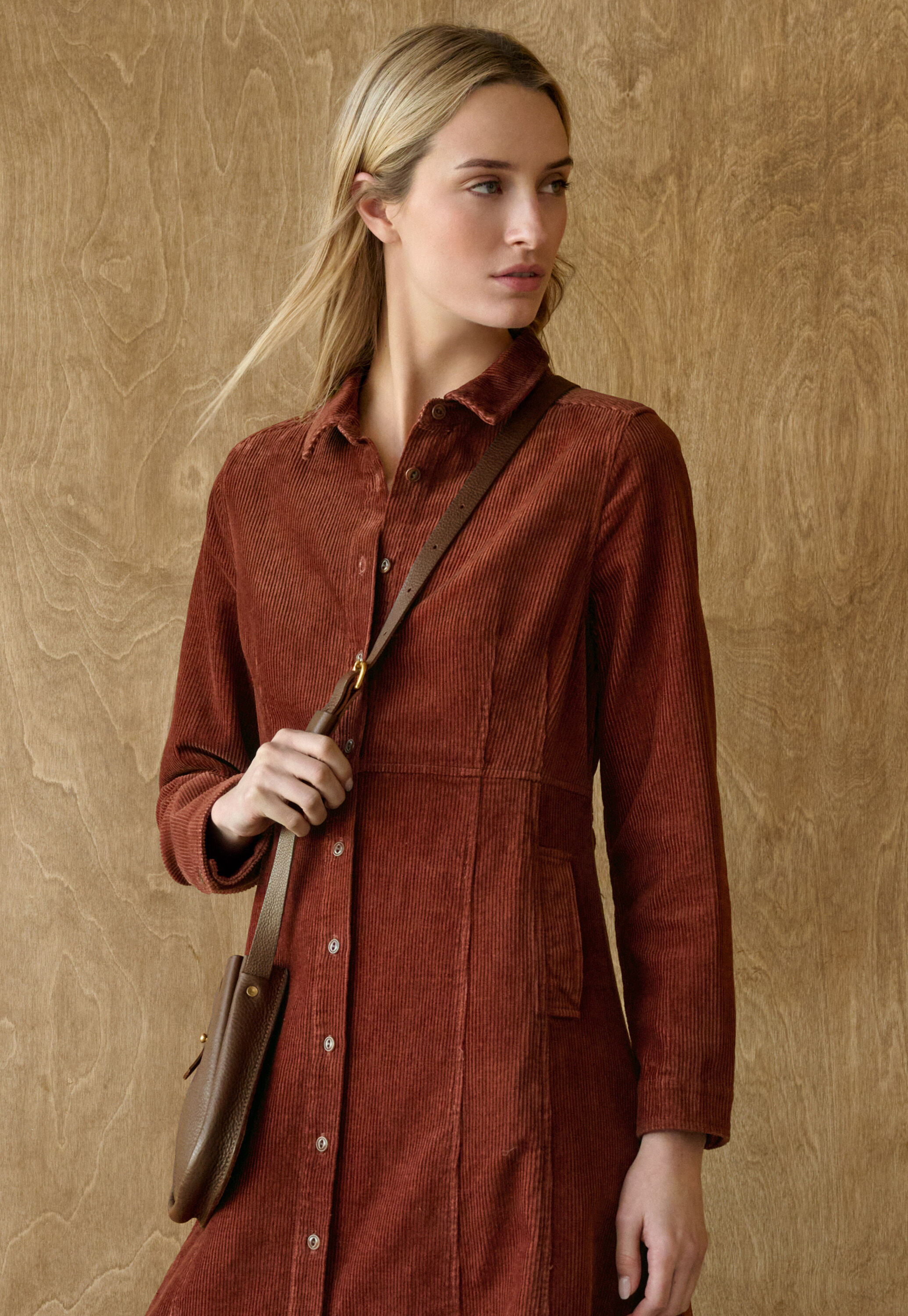 Kleid mit Eins&auml;tzen, Chili, large