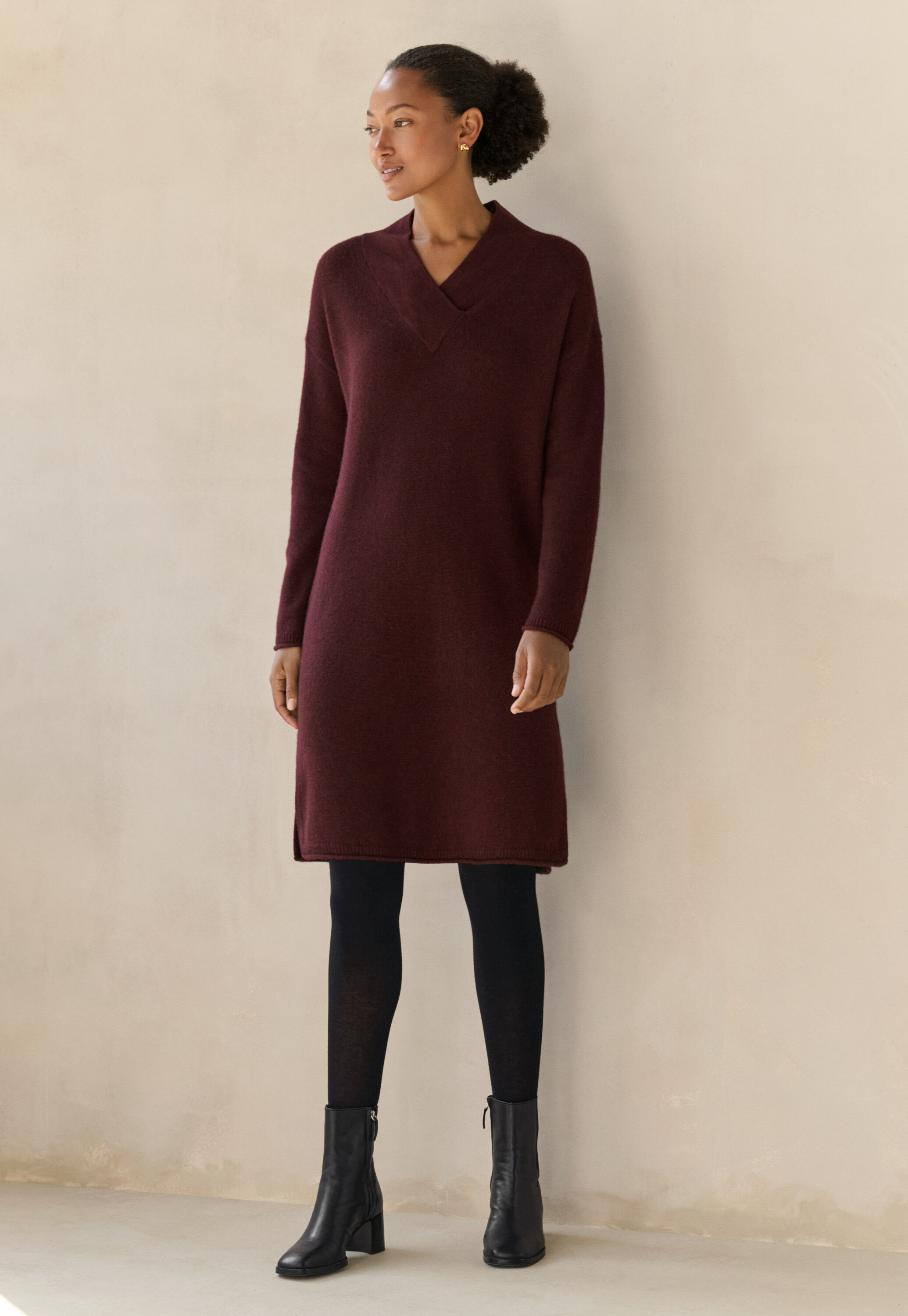 Strickkleid mit V-Ausschnitt