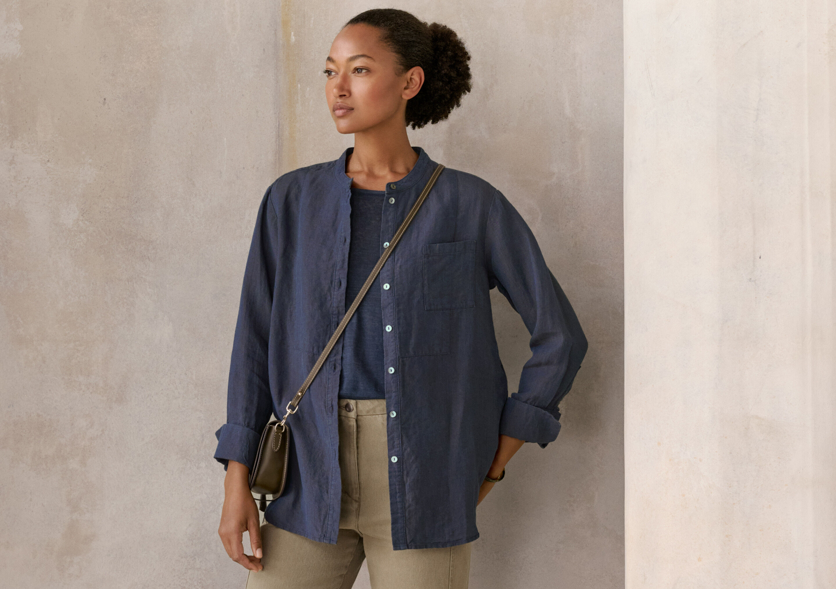 Lange Bluse mit Latzeinsatz