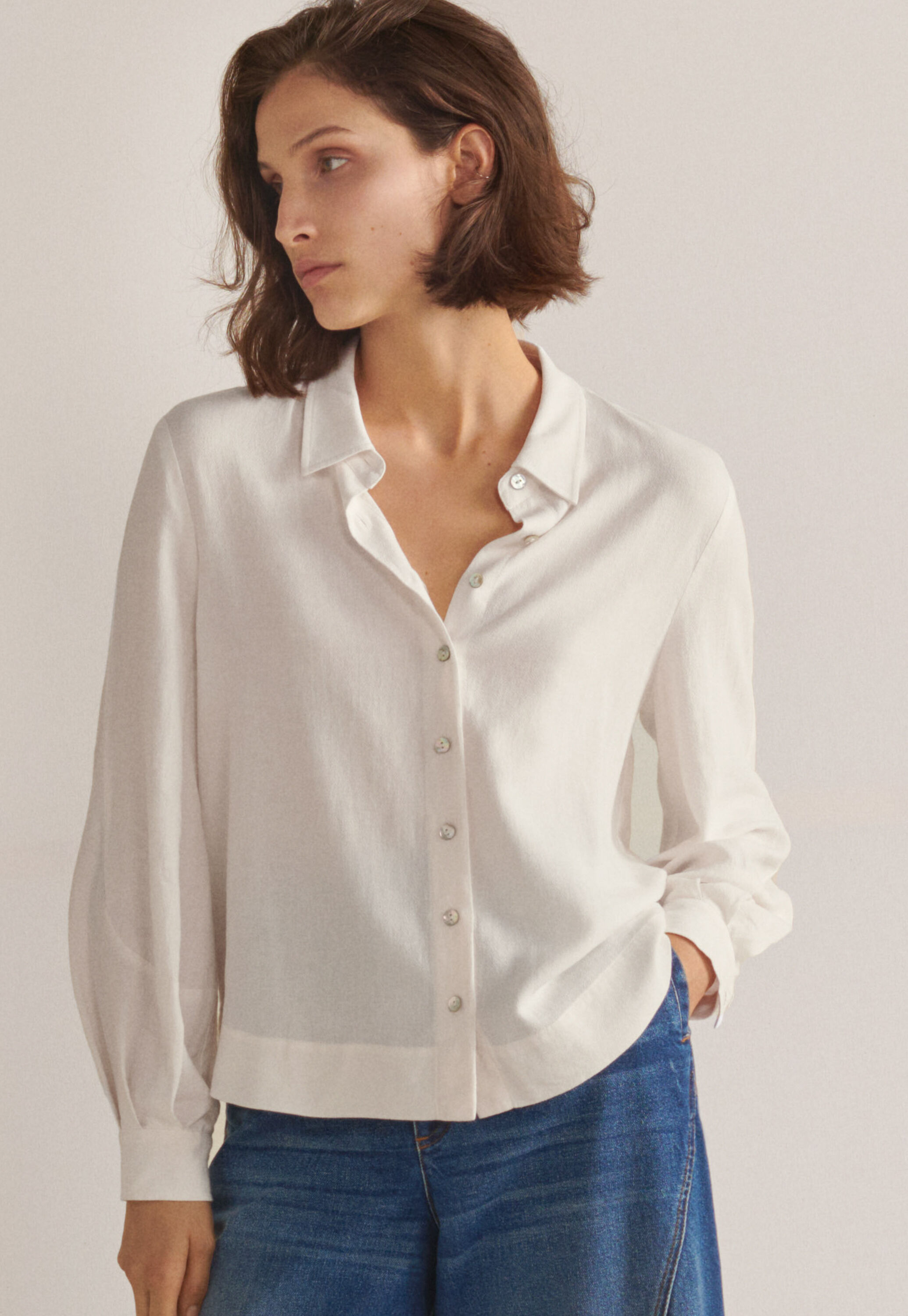Bluse mit geschwungenen &Auml;rmeln
