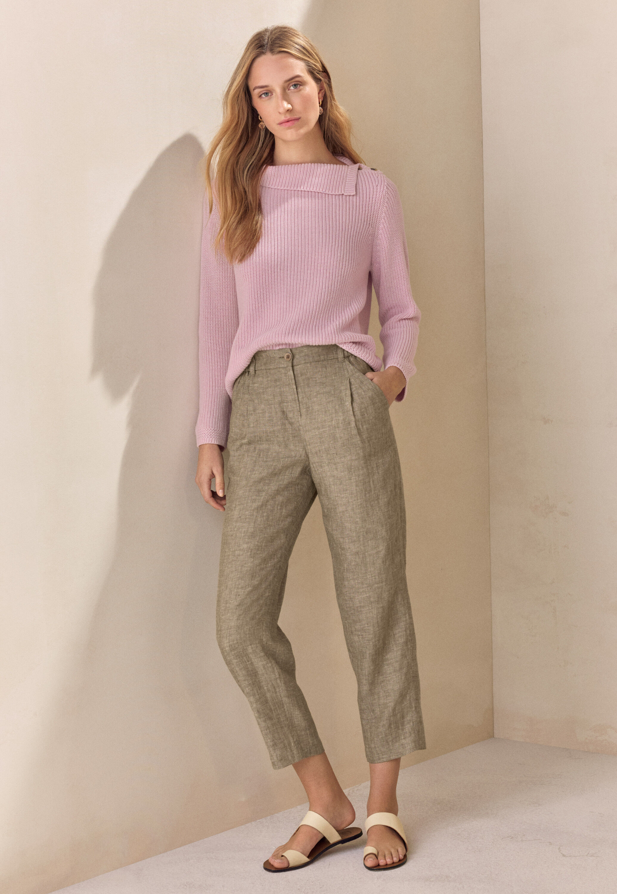 K&uuml;rzere, schmal zulaufende Hose
