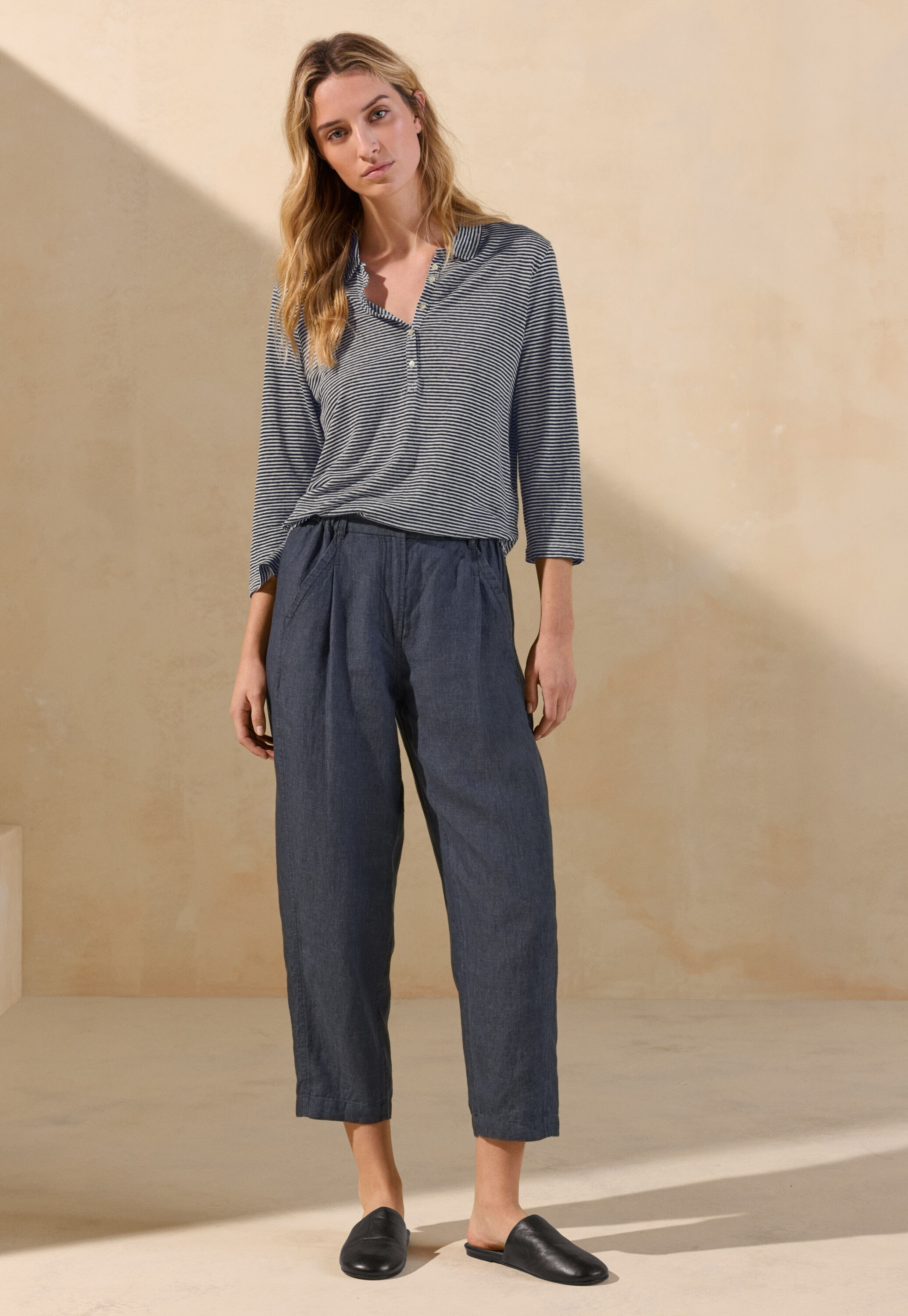 K&uuml;rzere, schmal zulaufende Hose