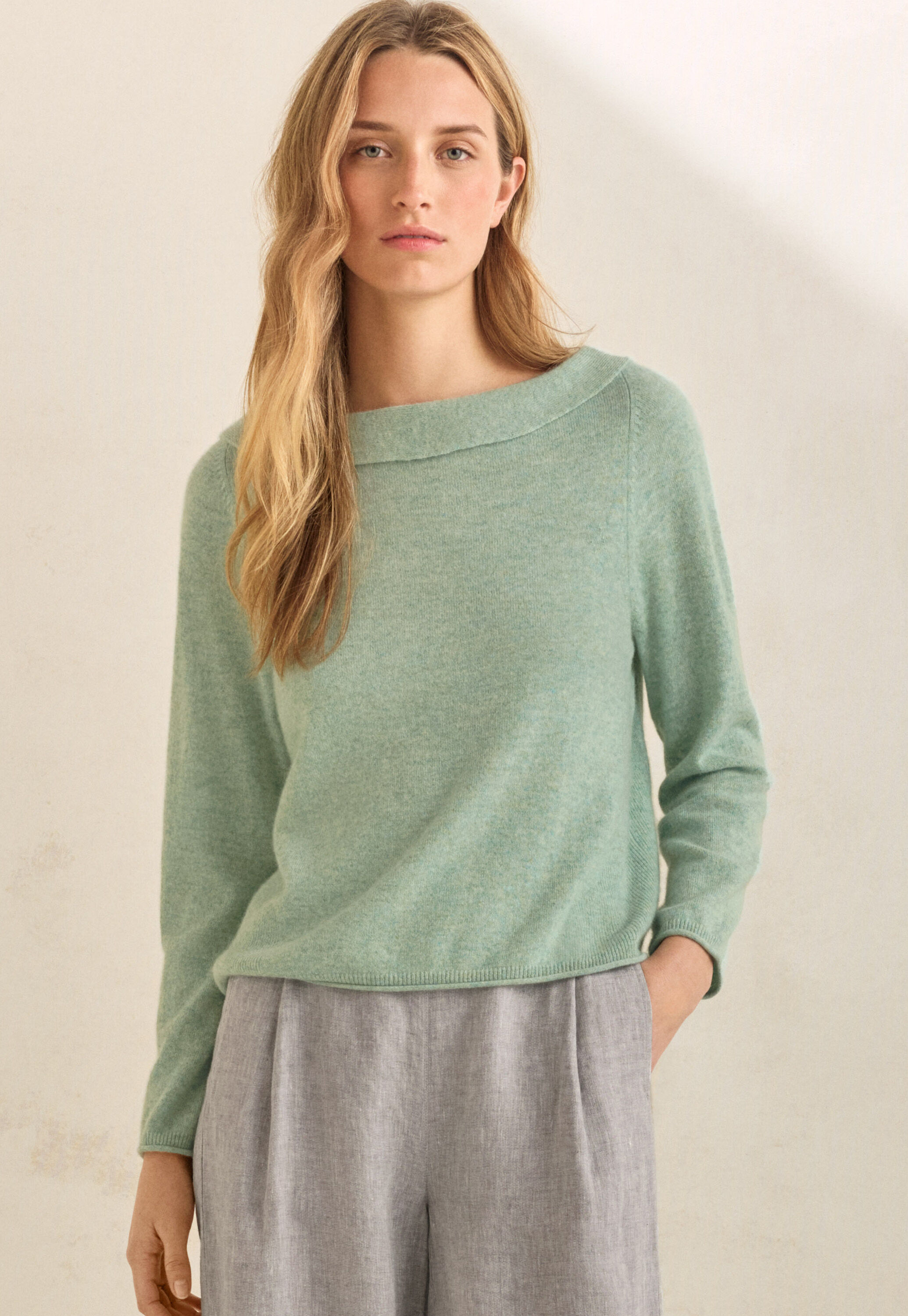 Pullover mit U-Boot-Kragen
