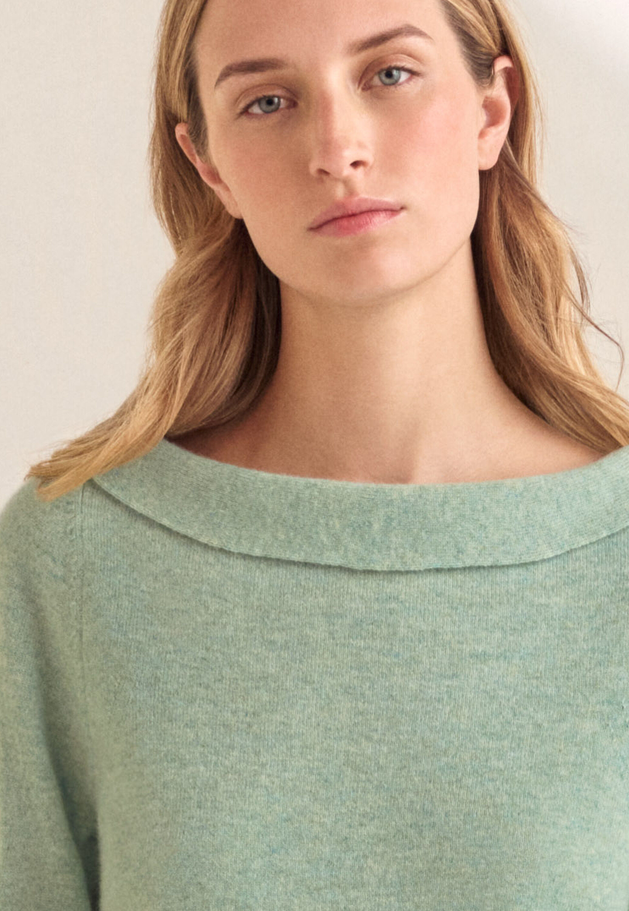 Pullover mit U-Boot-Kragen