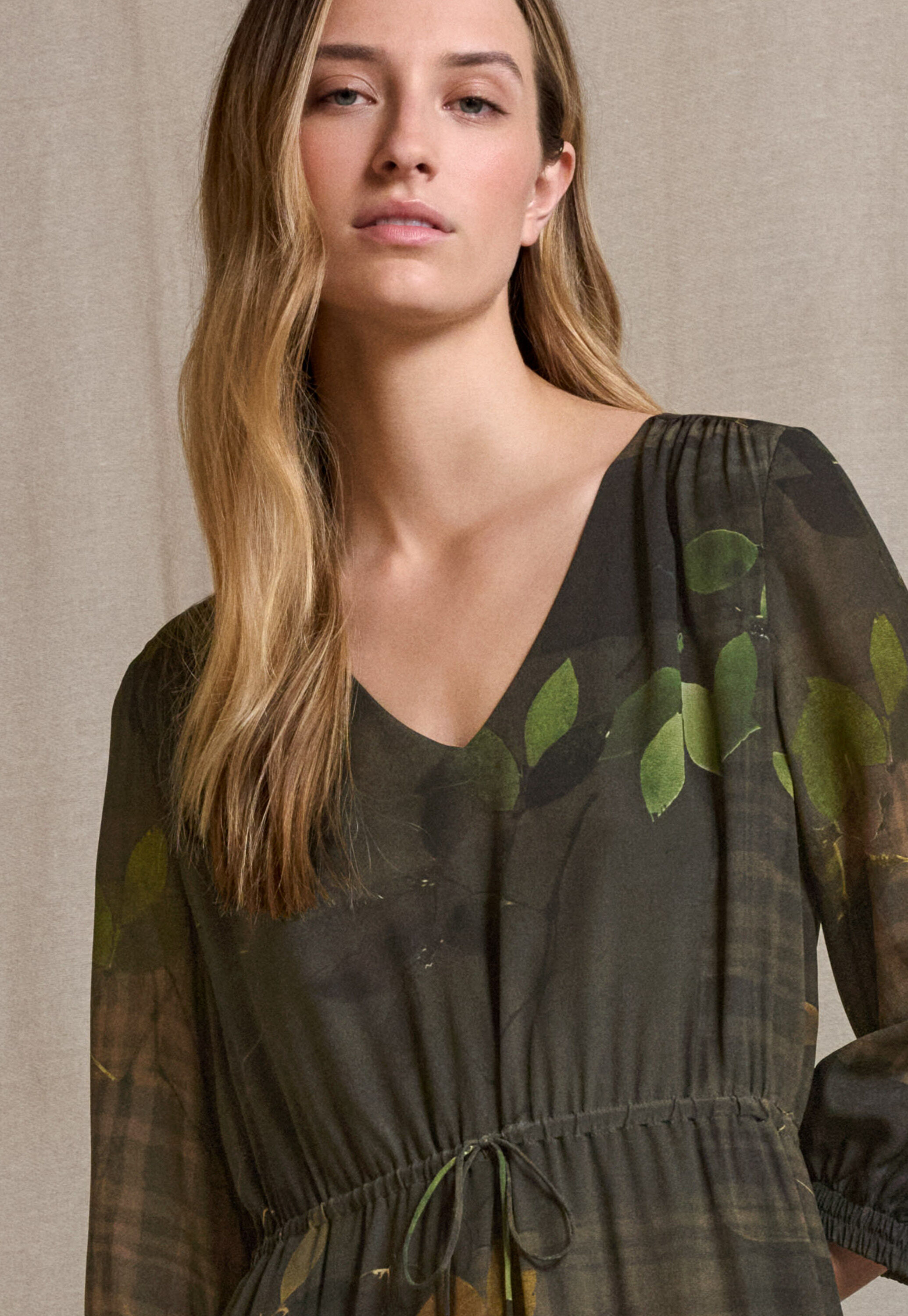 Bluse mit aufgesetzter Tasche