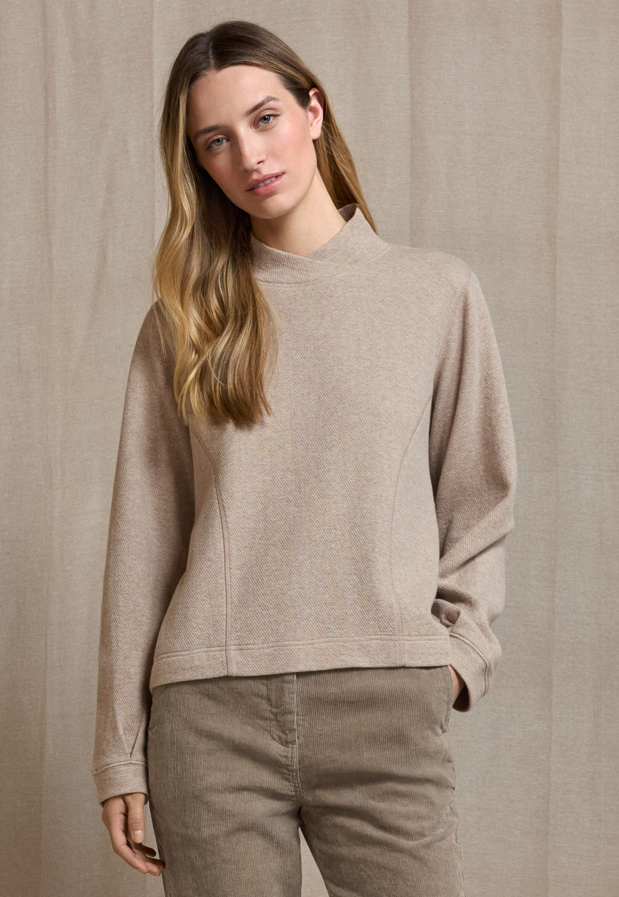 Sweatshirt mit &uuml;berkreuztem Kragen