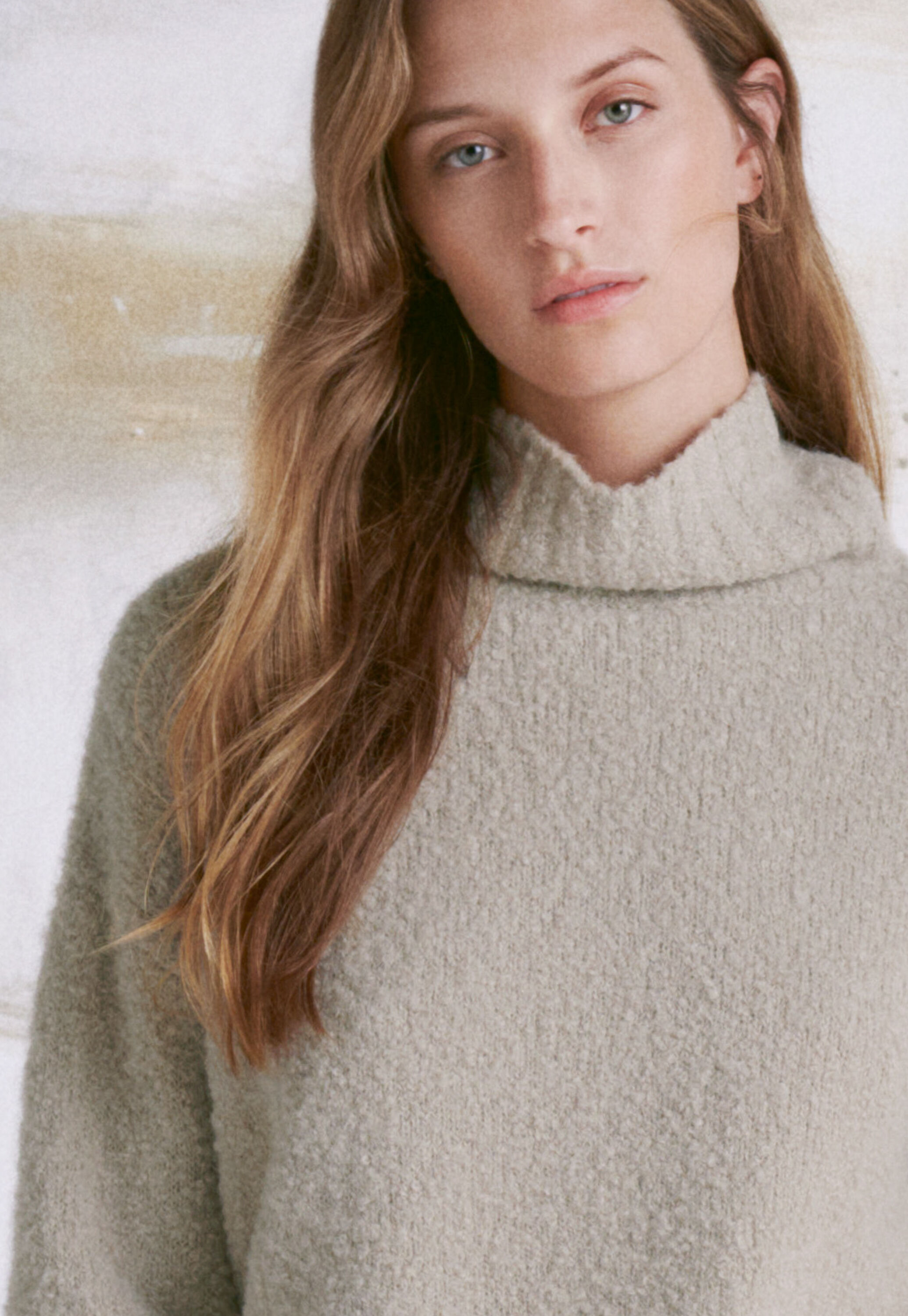 Pullover mit Trichterkragen