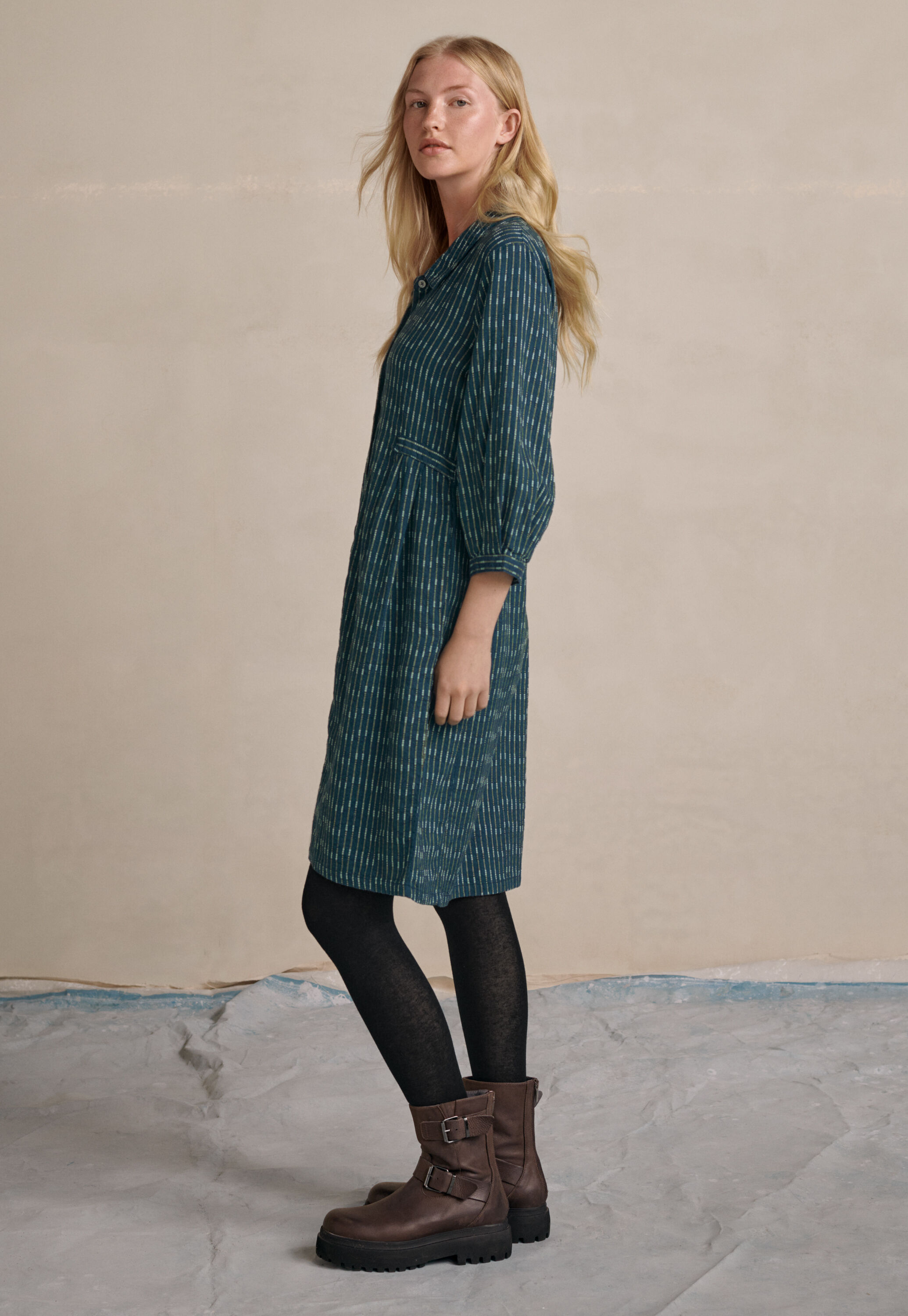 Kleid mit strukturierten Streifen