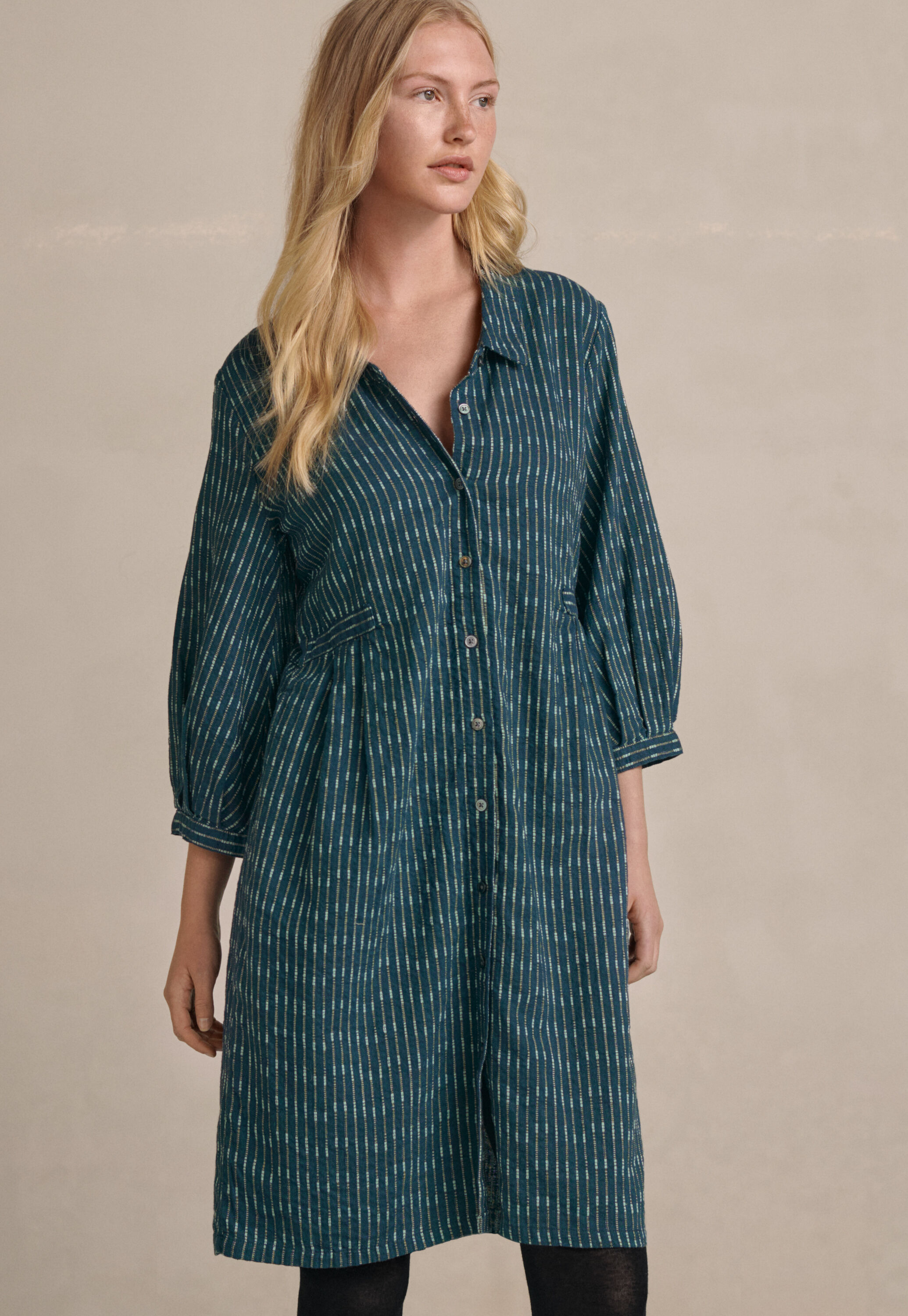 Kleid mit strukturierten Streifen