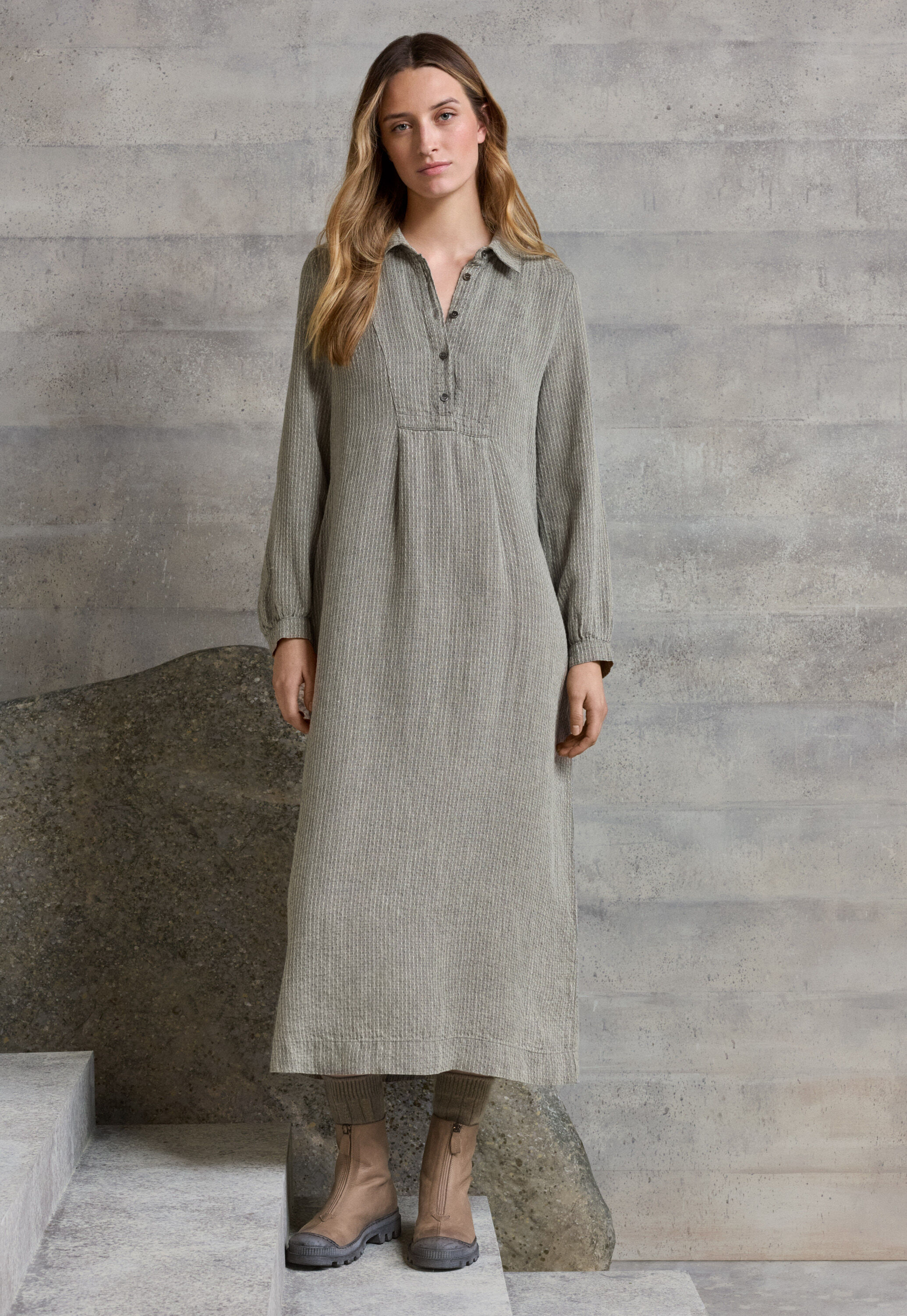 Kleid mit Latzeinsatz