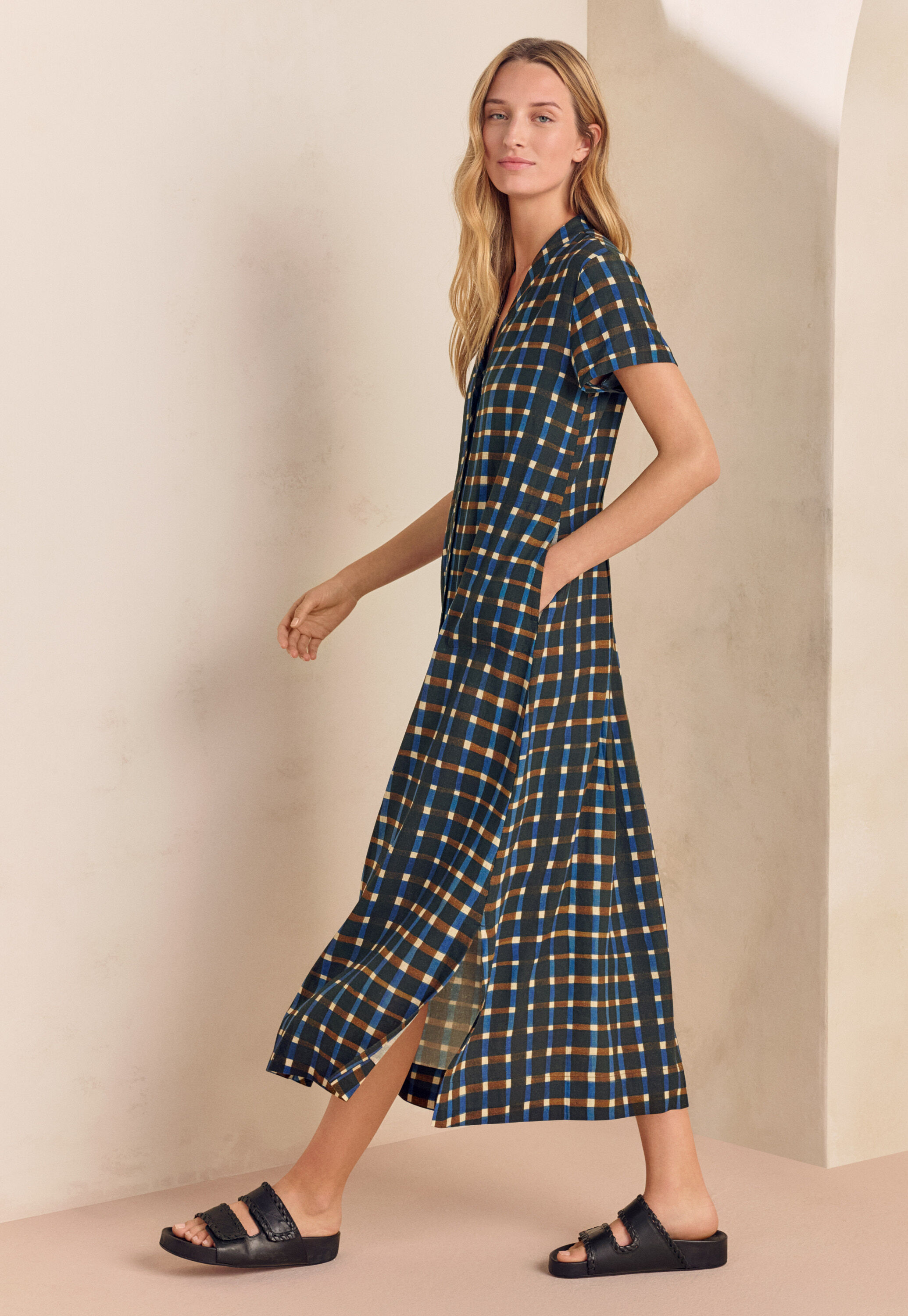 Durchgekn&ouml;pftes, bedrucktes Kleid