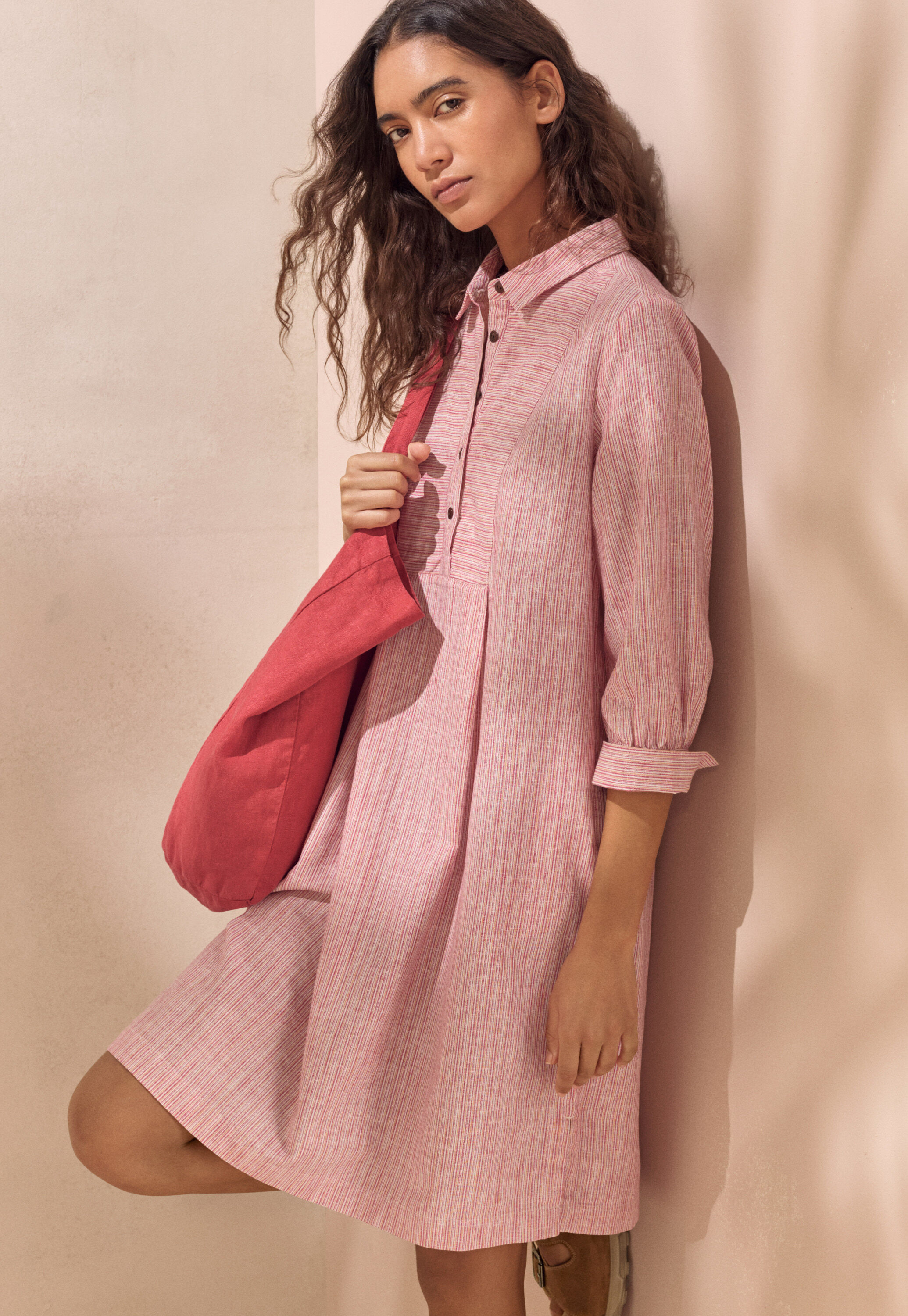 Kleid mit Latzeinsatz