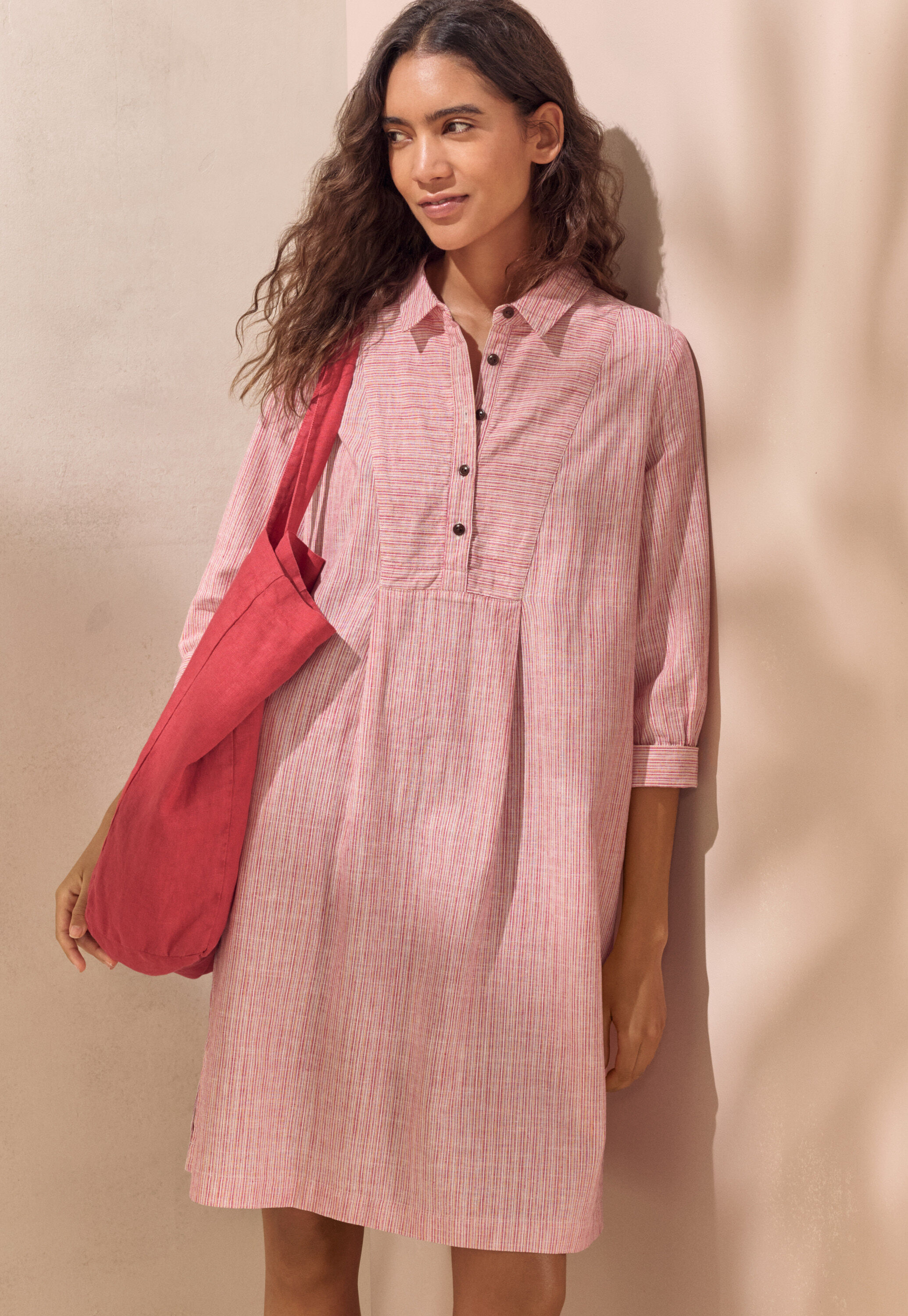 Kleid mit Latzeinsatz